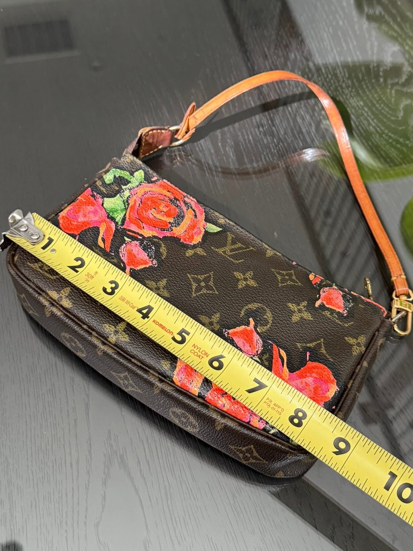 Monogram Roses Pochette Accessories with Dustbag and Paper bag ๐
Year: 2008