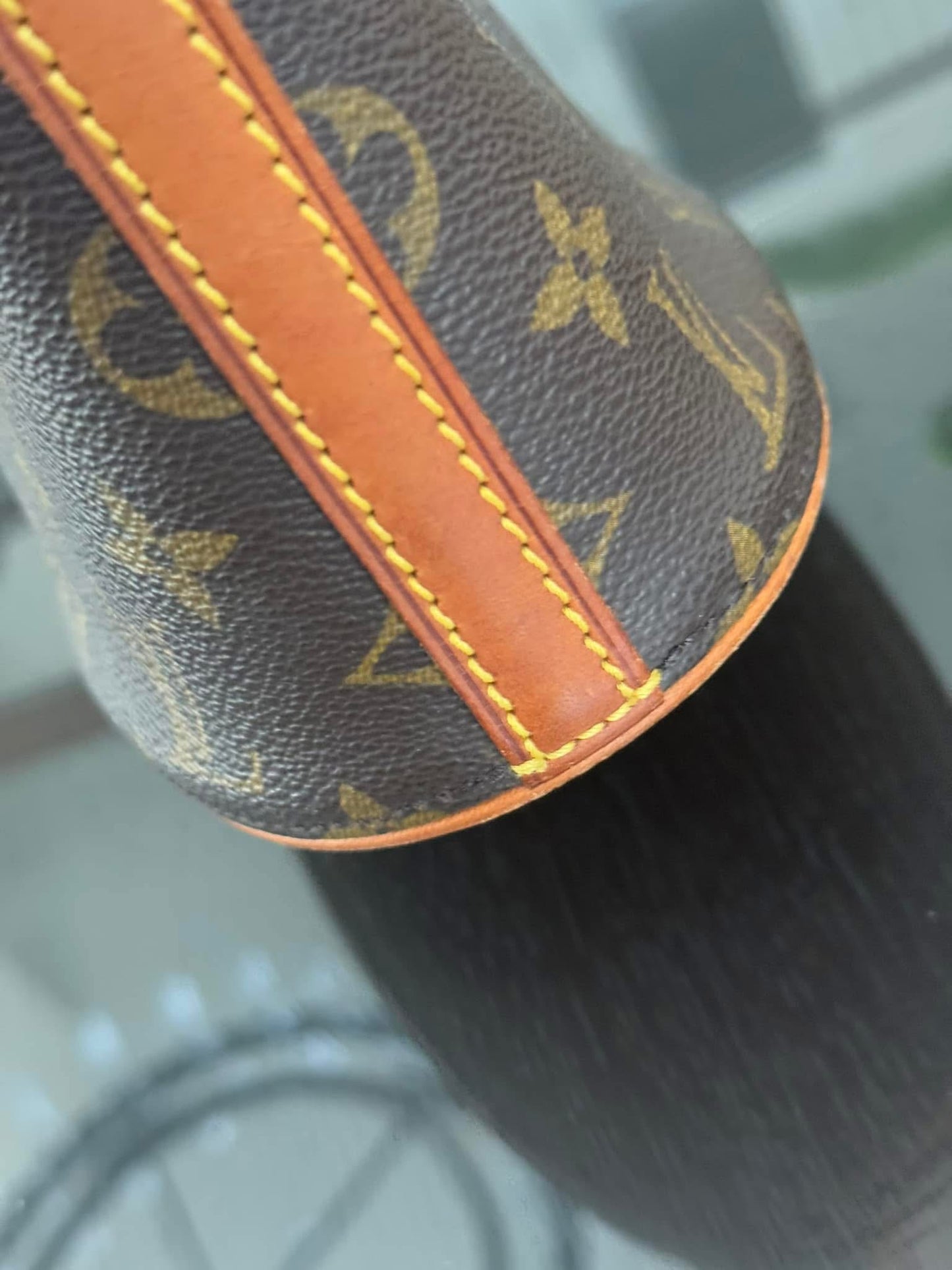 Drouot Crossbody
π
Year: 2001