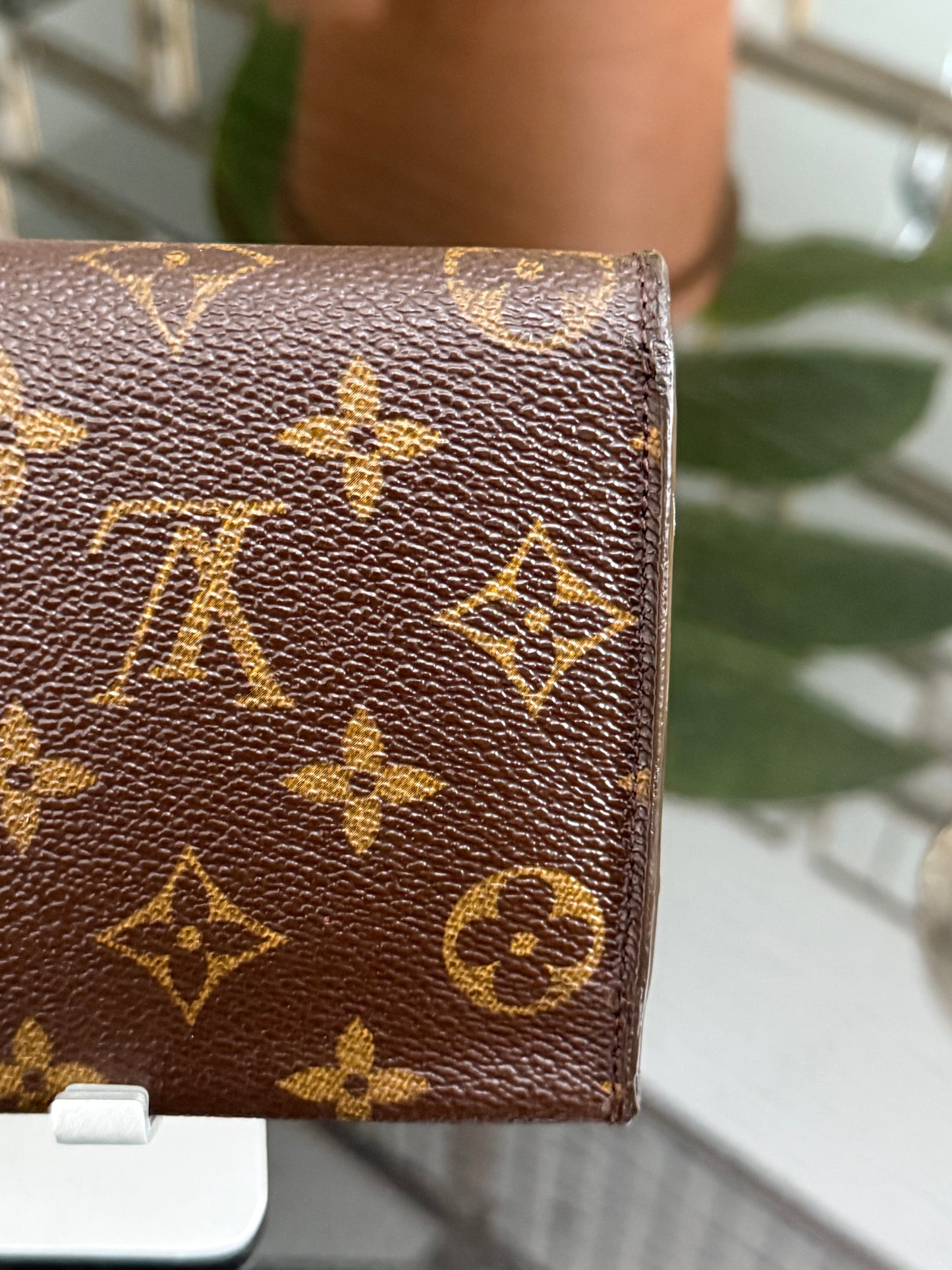 International Wallet in Monogram 🗓️ Year: 2001