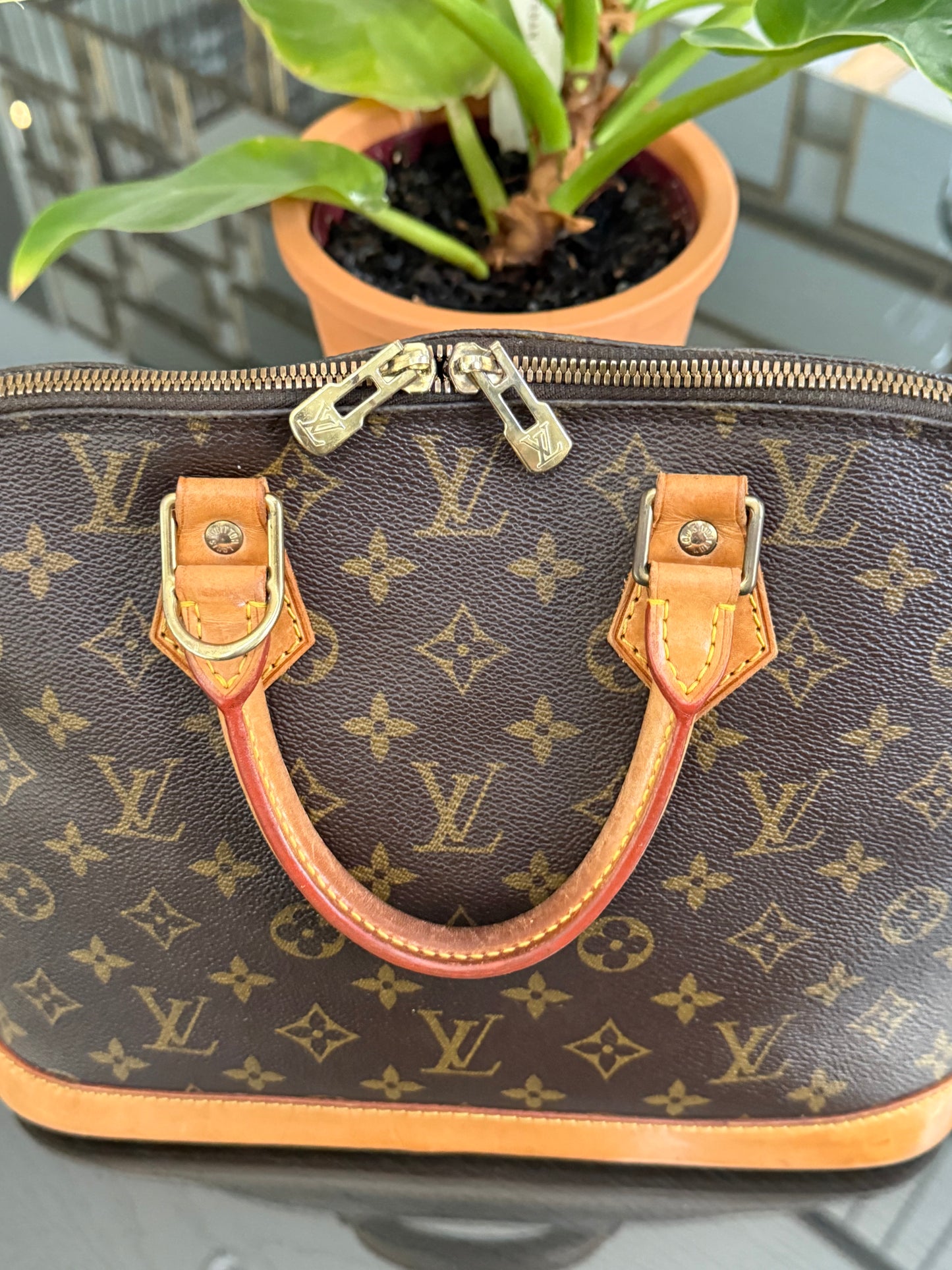 Alma PM in Monogram- 🗓️ Year: 1995