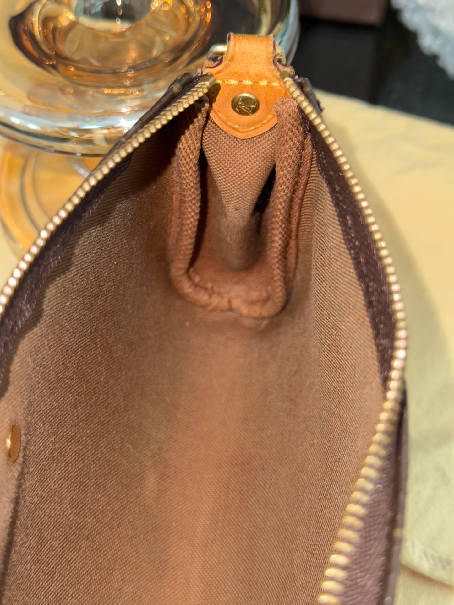 🌻Eva Clutch with Box and Dustbag🌻🗓️ Year: 2012