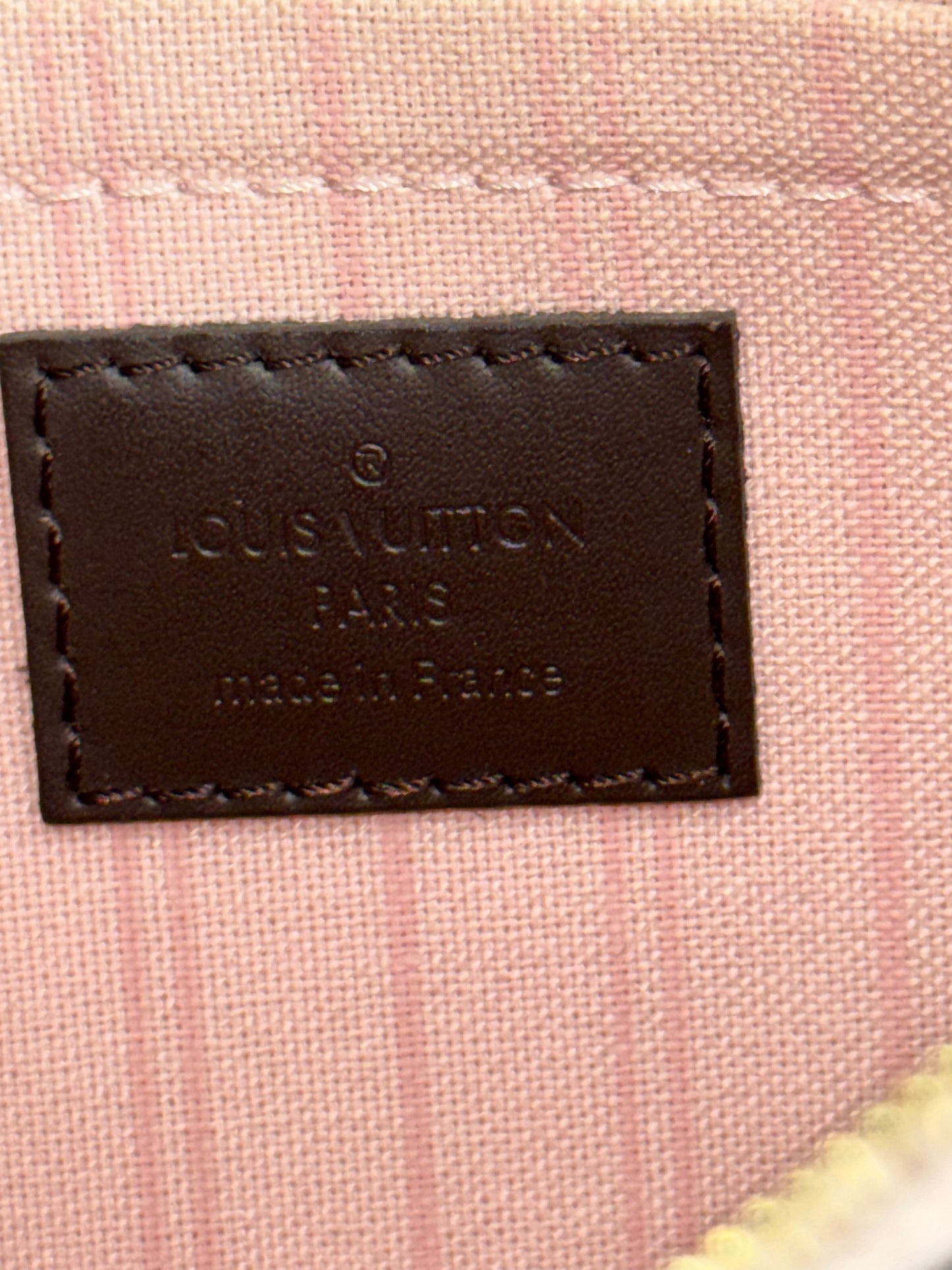 Neverfull MM/GM Pouch in De Rose Ballerine 🗓️ Year: 2016