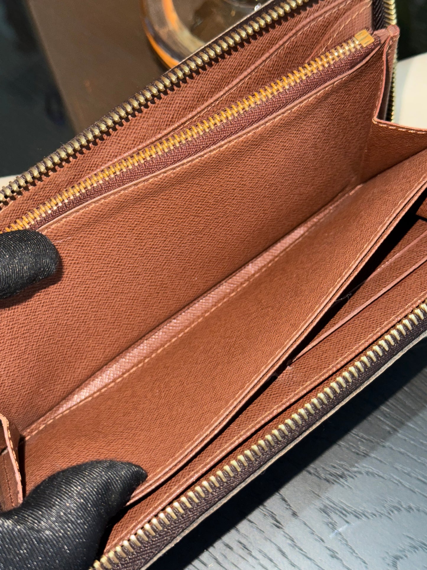 Zippy Long Wallet in Monogram with Dustbag and Box π
Year: 2009