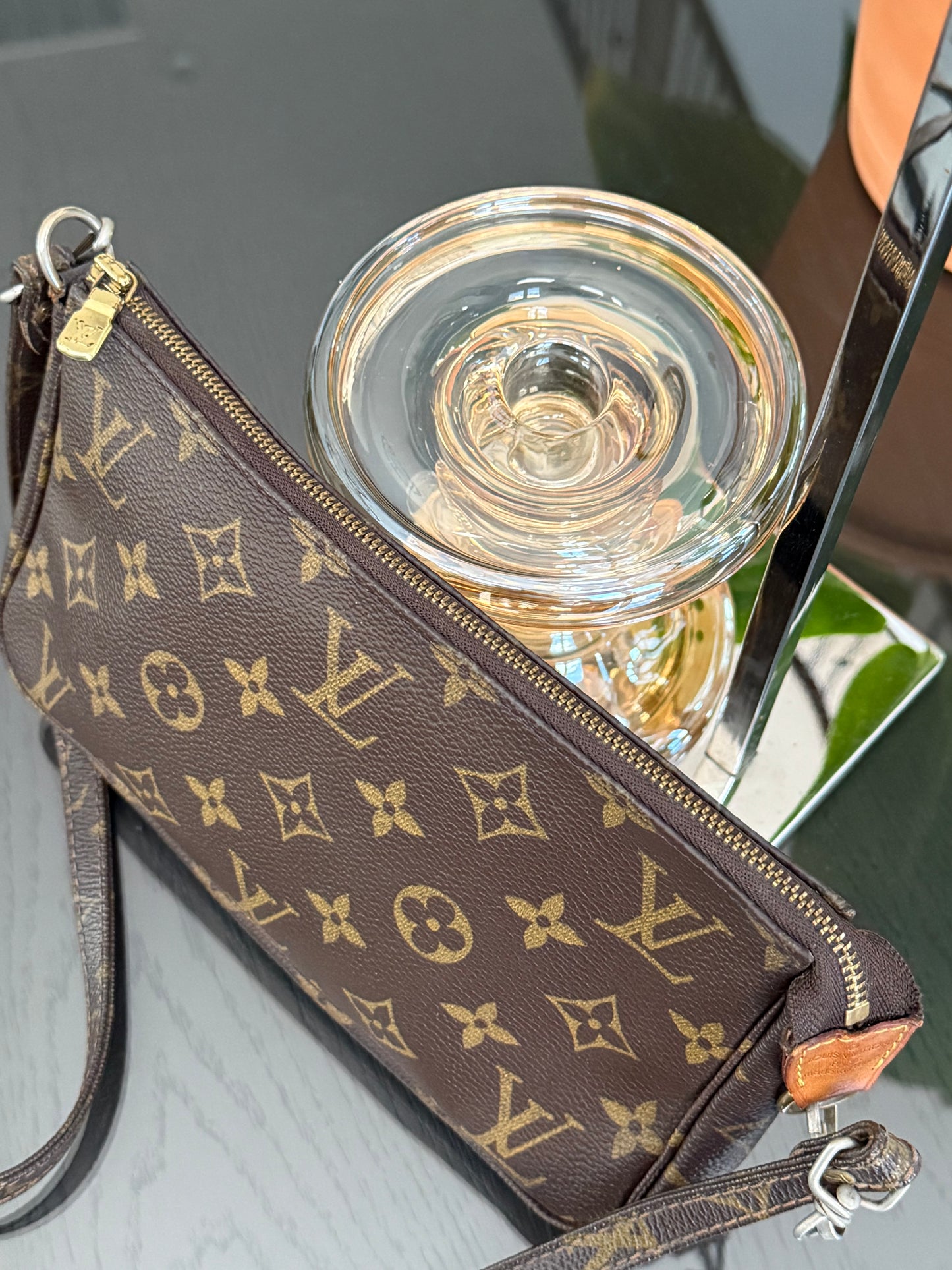 Pochette Accessories with Vintage Crossbody Strap - ๐
Year: 1999