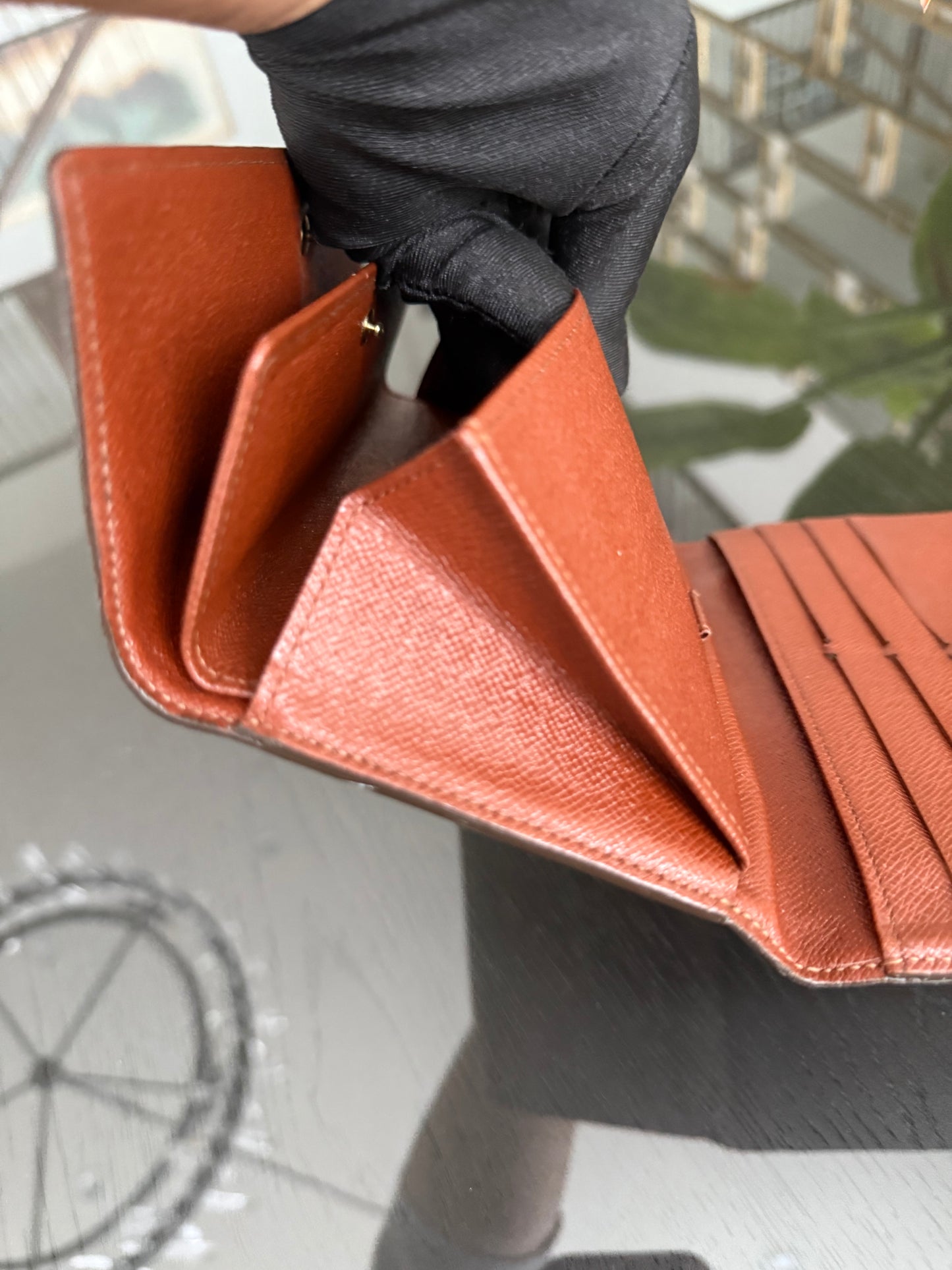 International Wallet in Monogram 🗓️ Year: 2001