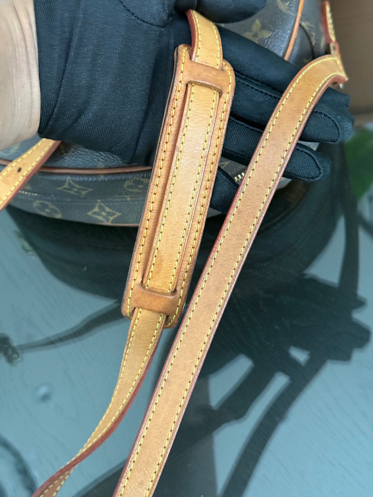 Blois Crossbody -🗓️ Year: 2002