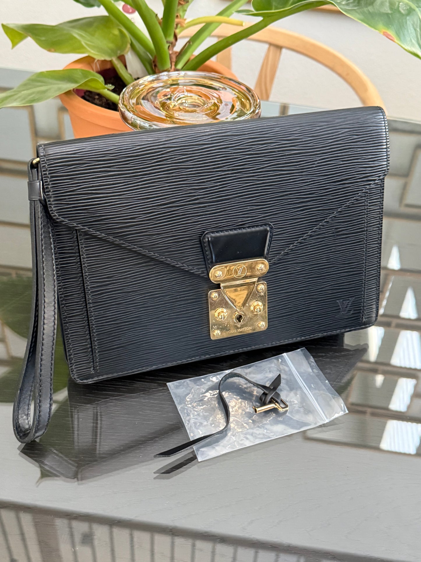 Epi Black Sellier Dragonne Clutch with π Key and Dustbag -ποΈ Year: 2005