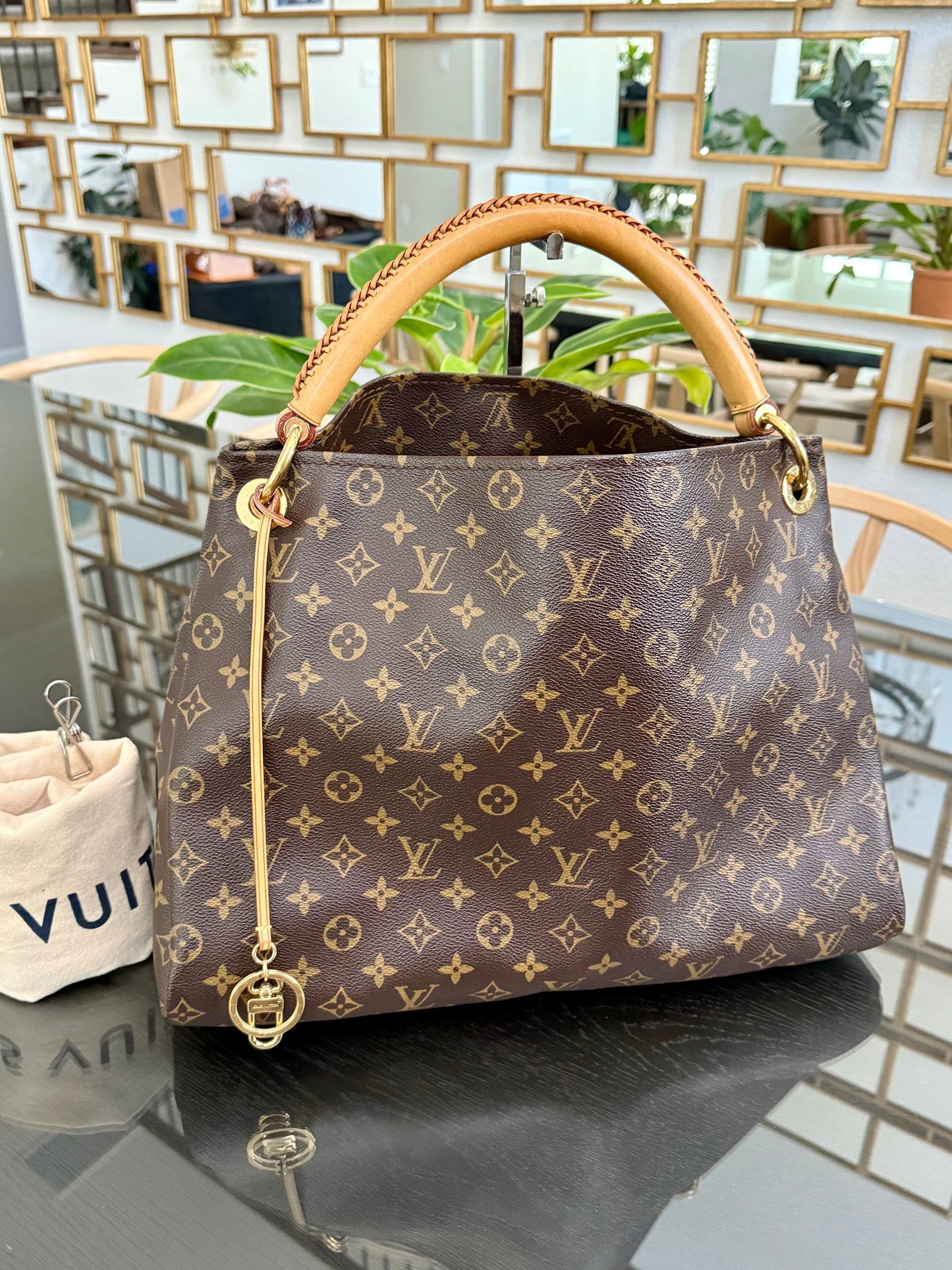 Artsy MM with Dustbag and Insert Organizer - ๐
Year: 2010