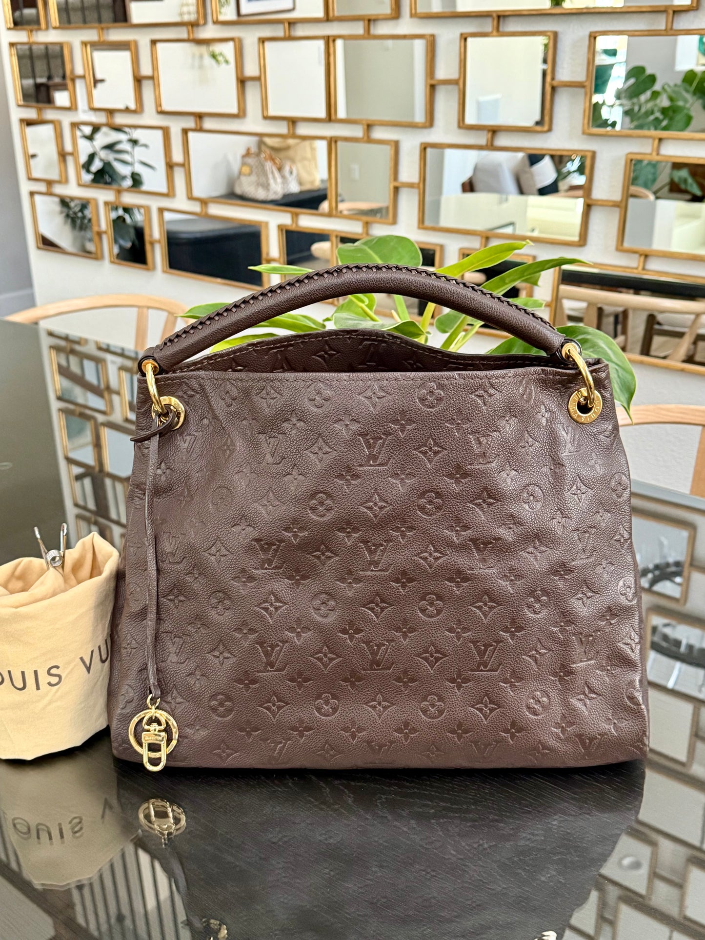 Artsy MM Empriente ( Dark Brown ) with Dustbag and Insert Organizer - ๐
Year: 2012