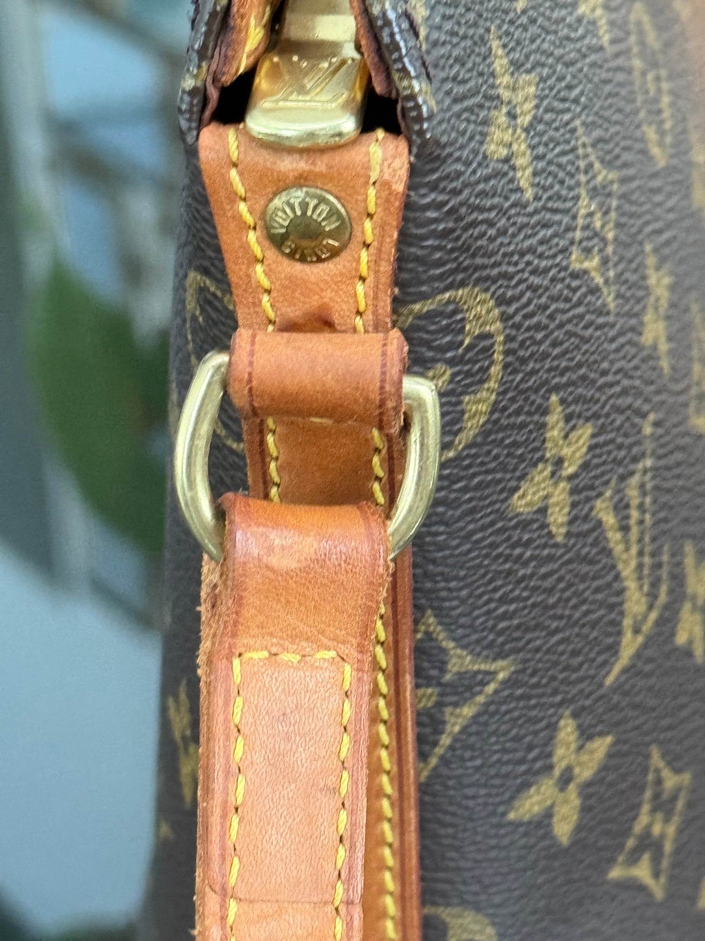 Drouot Crossbody ๐
Year: 2000