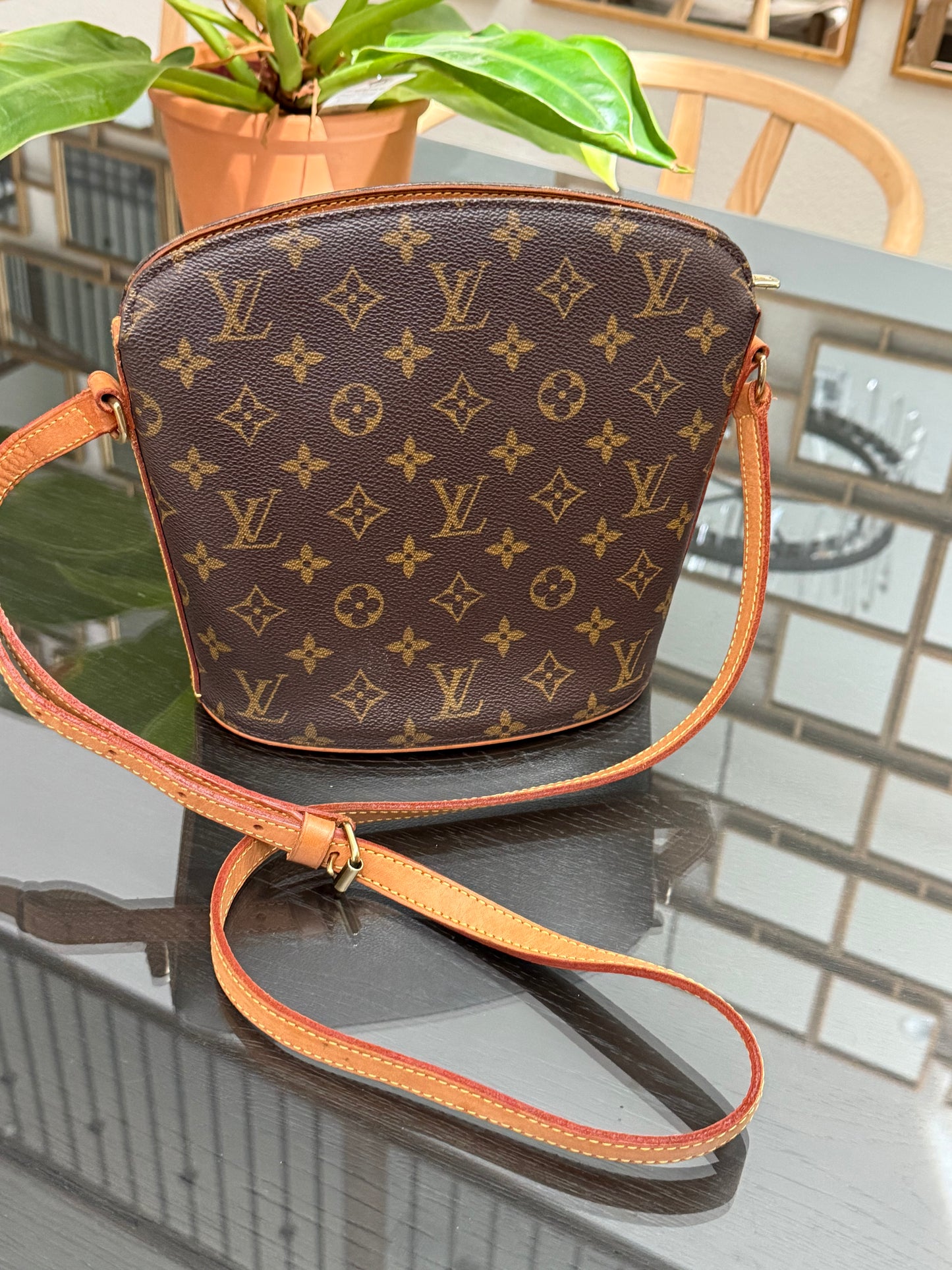 Drouot Crossbody
π
Year: 2000