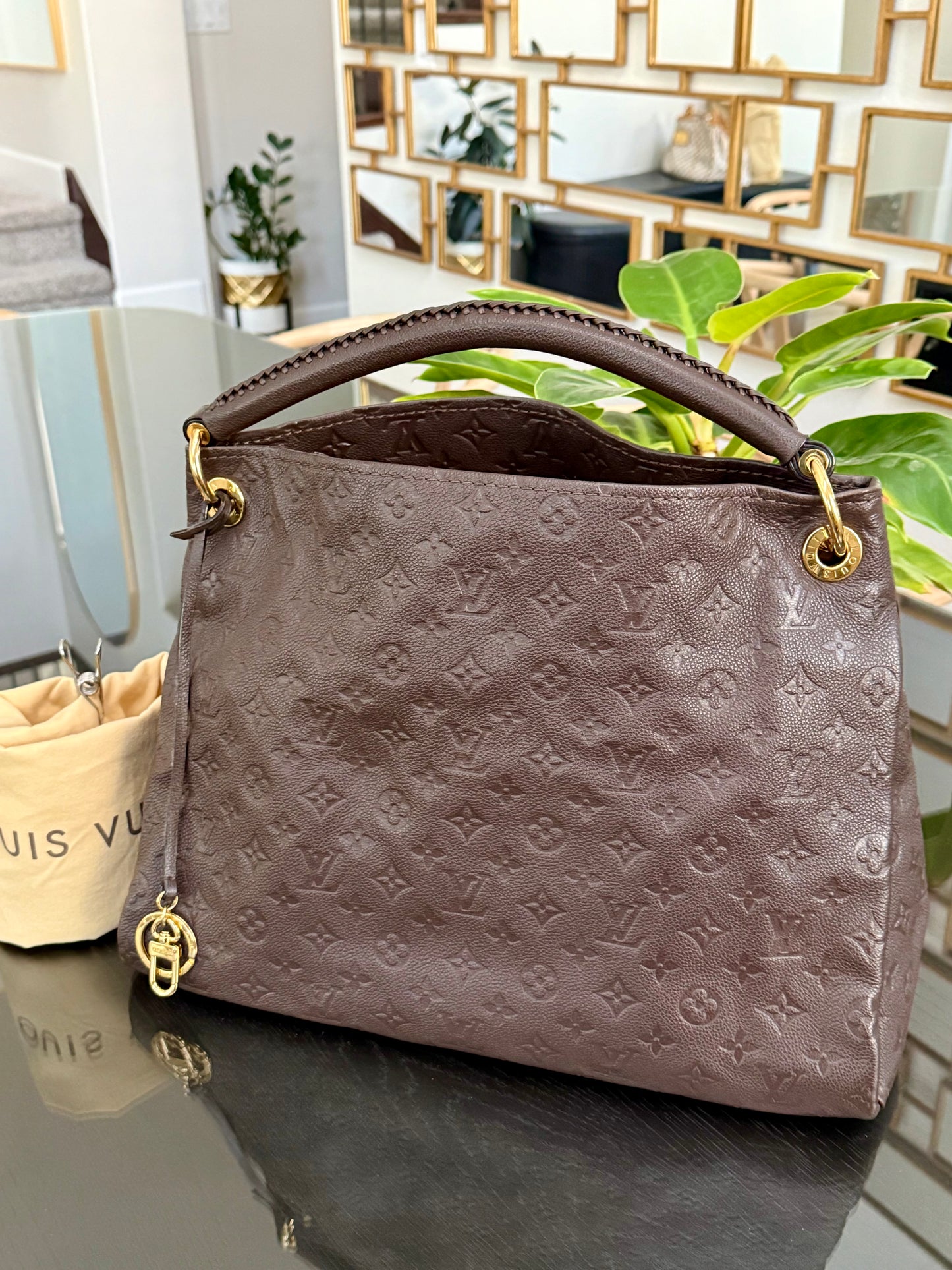 Artsy MM Empriente ( Dark Brown ) with Dustbag and Insert Organizer - ๐
Year: 2012