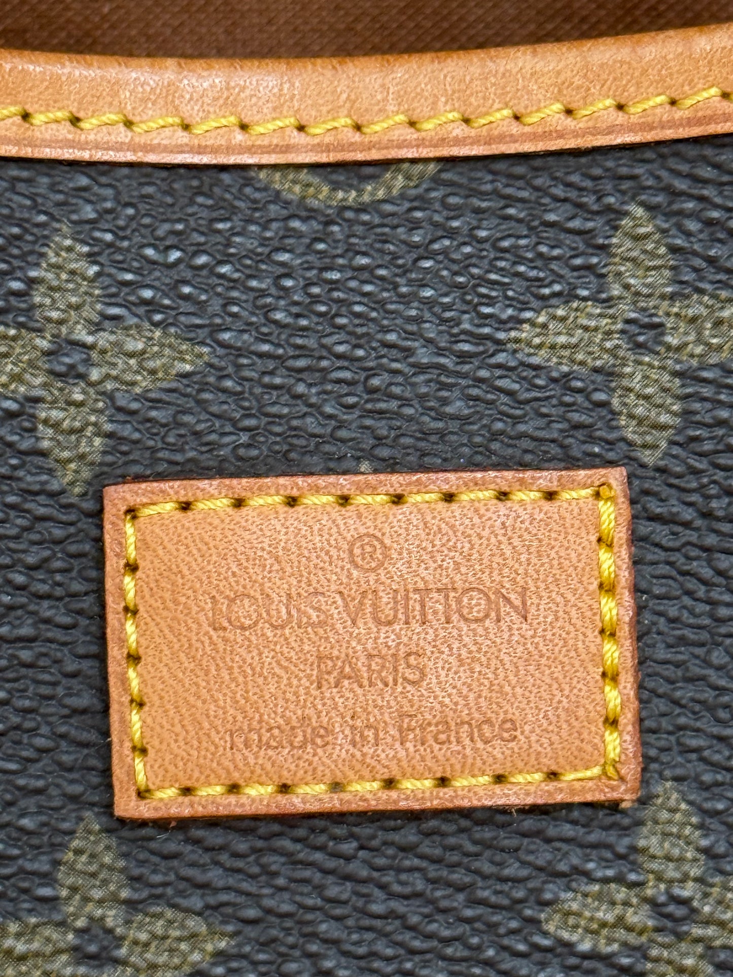 Saumur 35 Crossbody -๐๏ธ Year: 1992