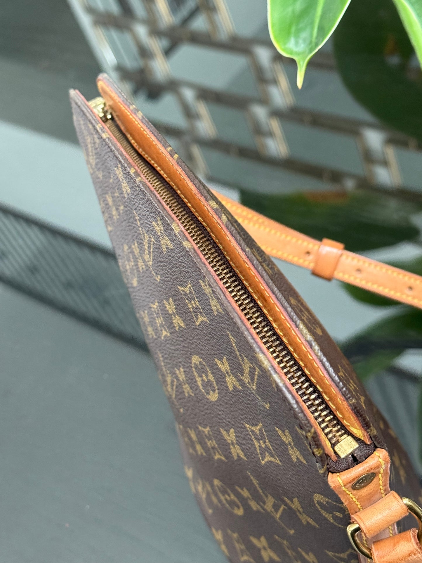 Drouot Crossbody
π
Year: 1996
