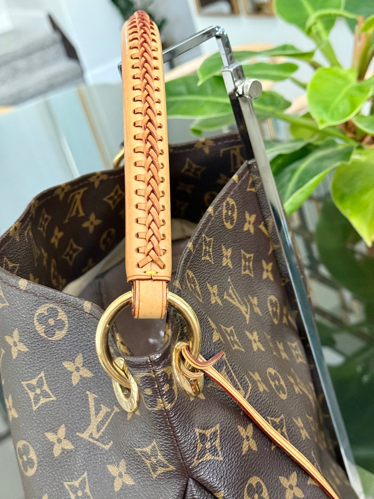 Artsy MM with Dustbag and Insert Organizer - ๐
Year: 2010