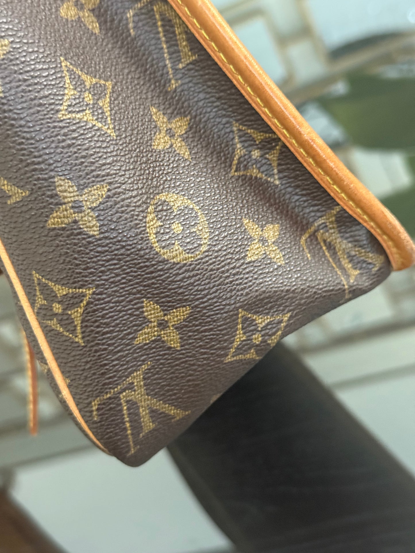 Gibeciere GM Messenger/ Crossbody Bag ๐
Year: 1994
