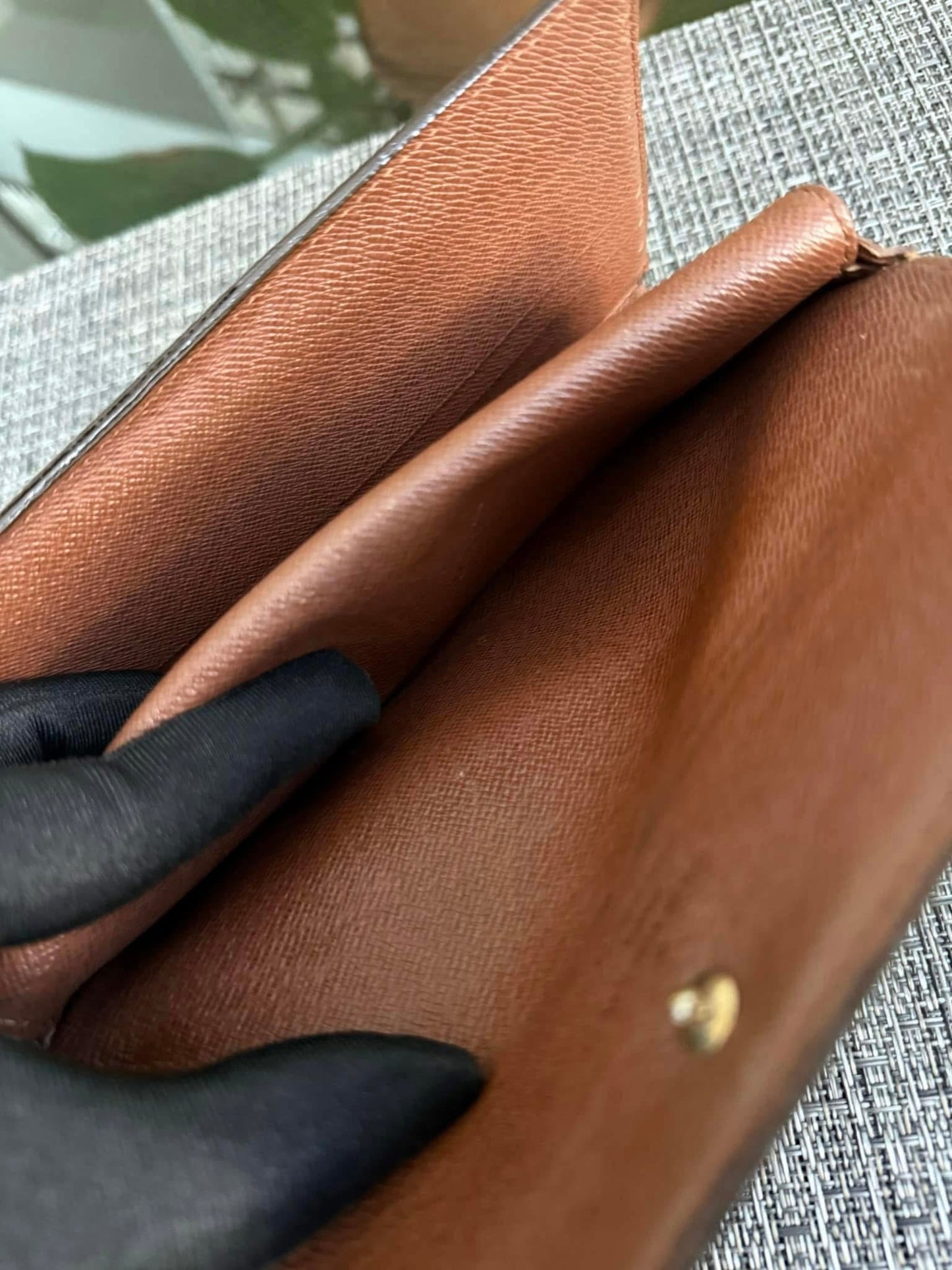 International Wallet with 8 Cardholders ๐๏ธ Year: 2008