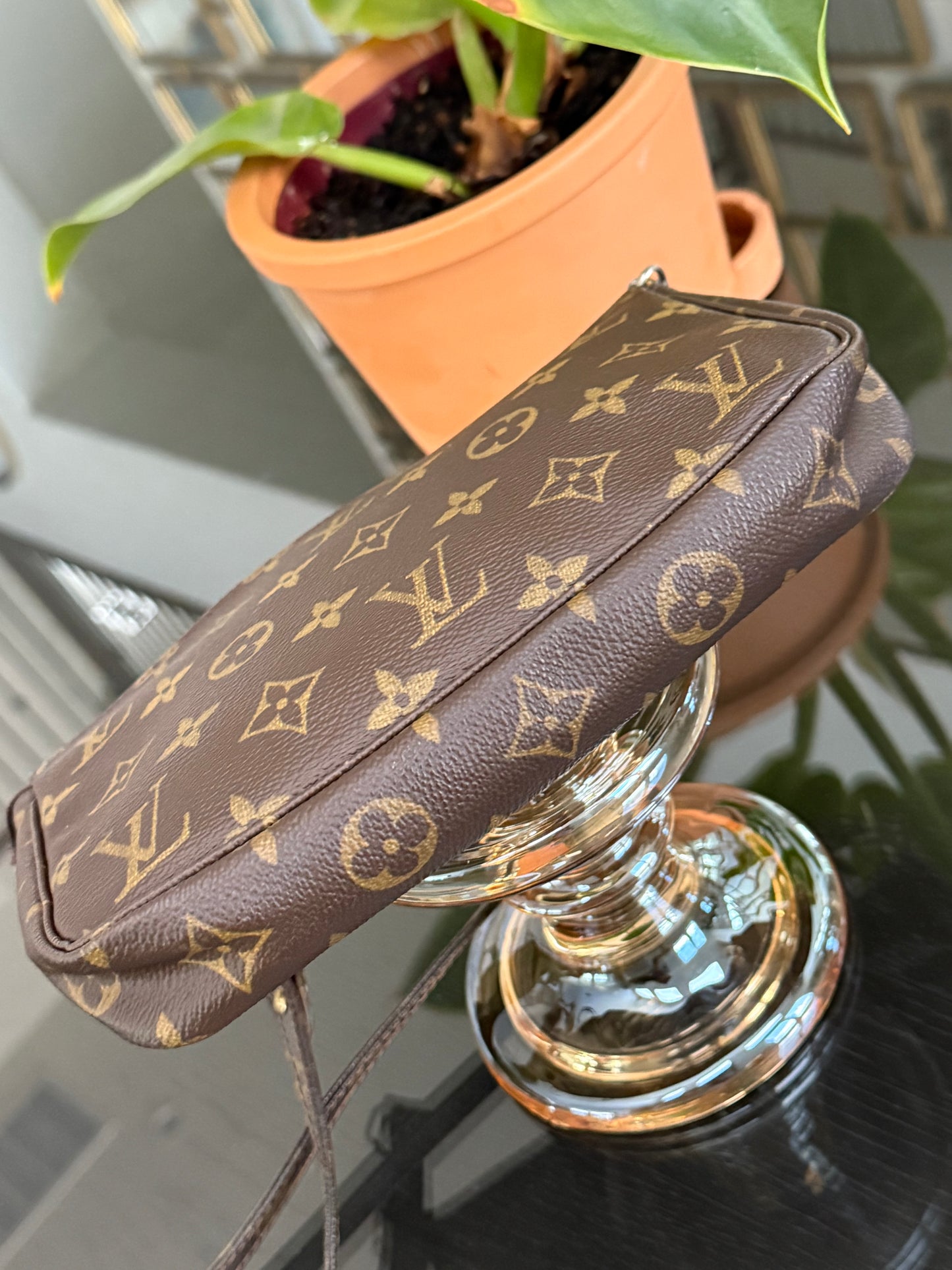 Pochette Accessories with Vintage Crossbody Strap - ๐
Year: 1999