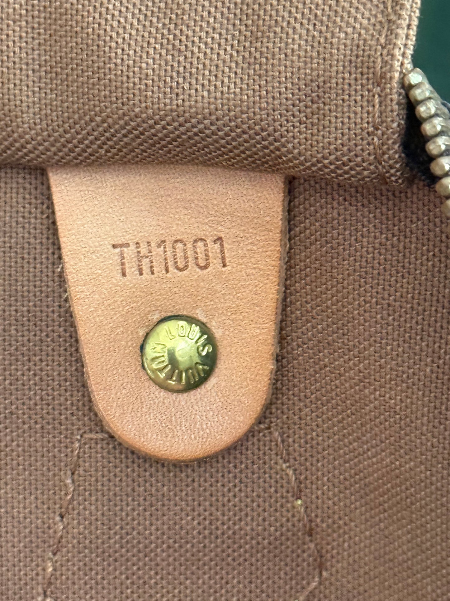 Speedy 30 with π Lock & Key - π
Year: 2001