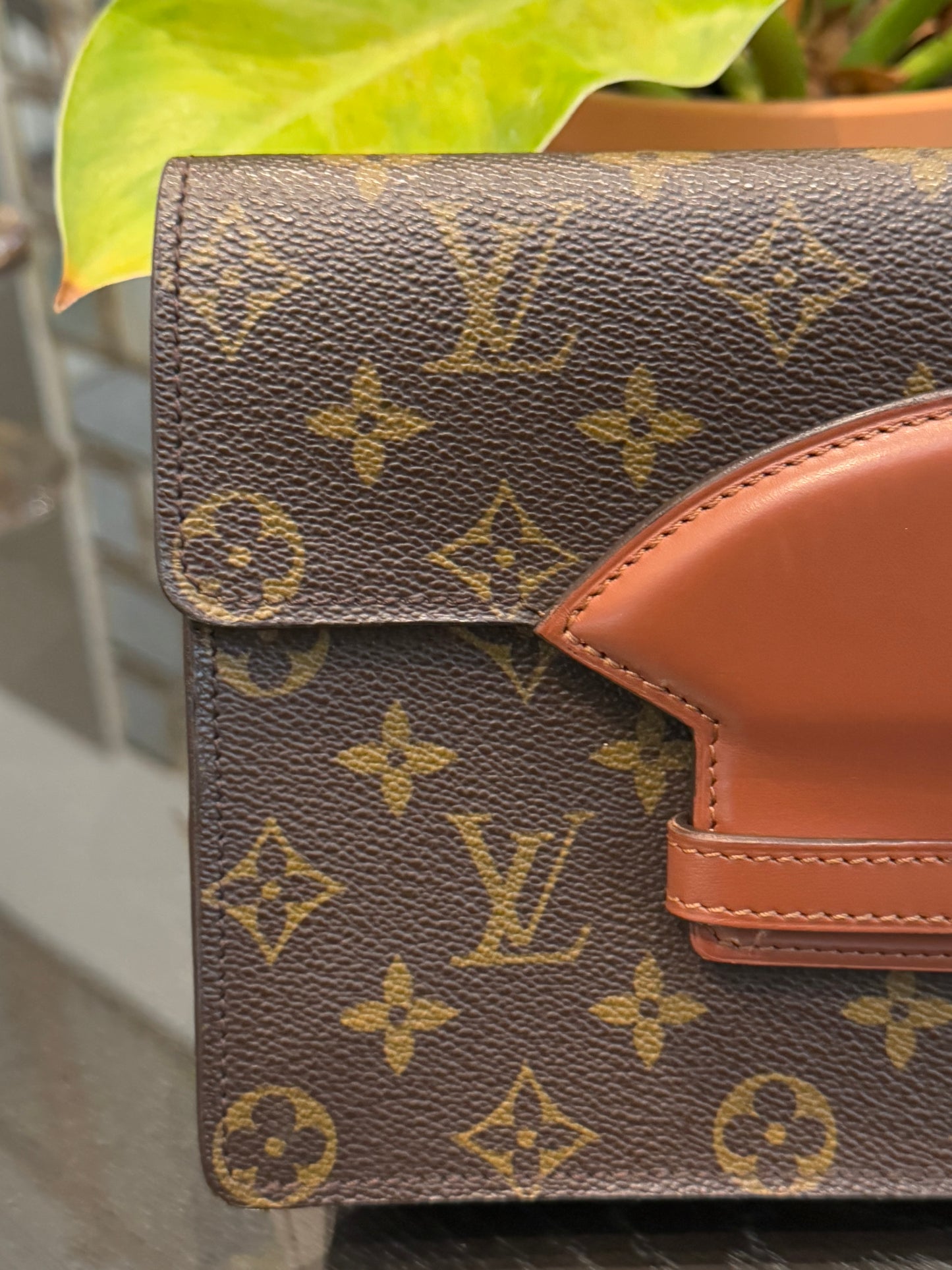Chaillot Clutch w/ Dustbag -Year: 1987