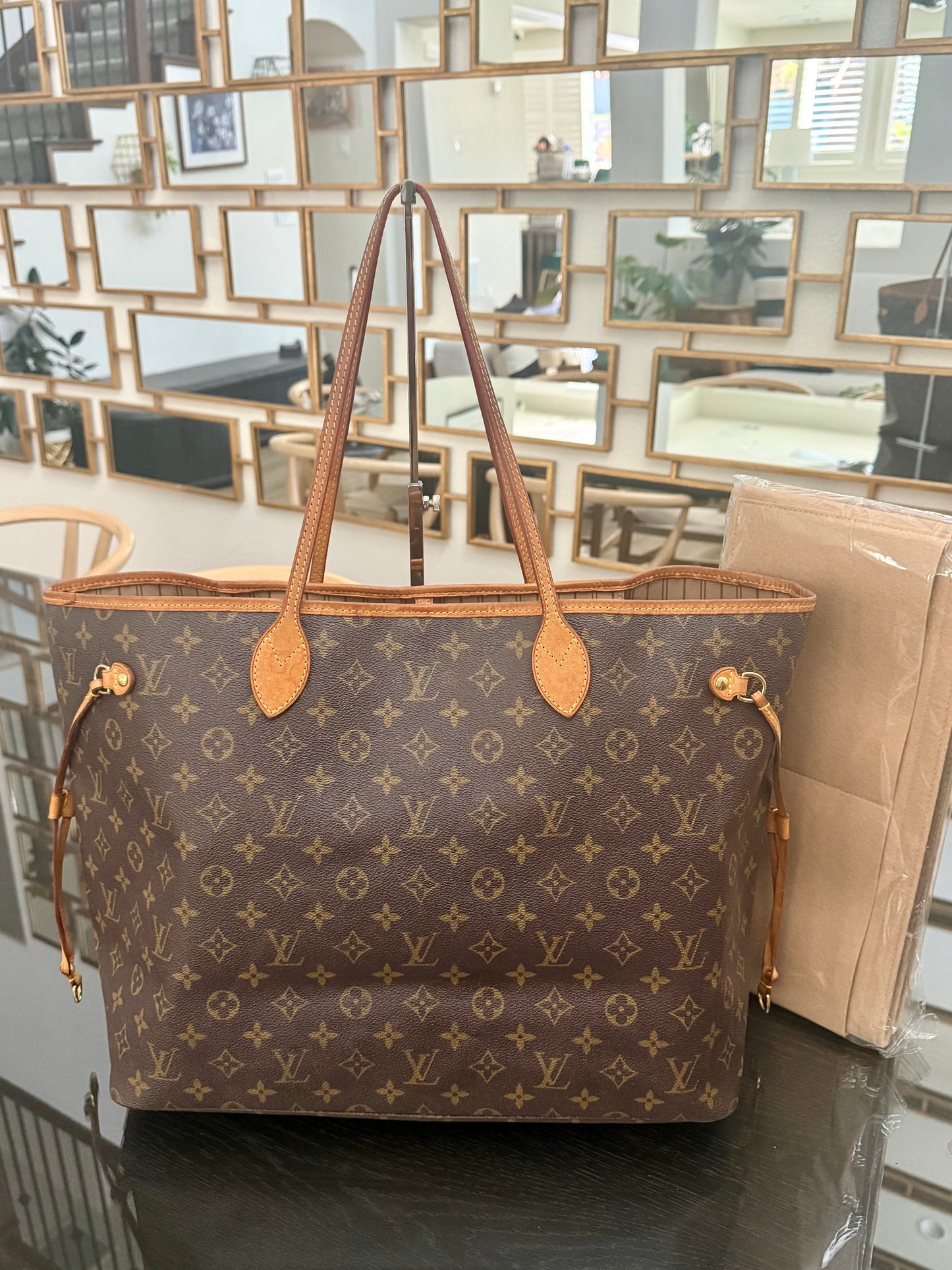 Neverfull GM in Monogram with Insert Organizer 🗓️ Year: 2007