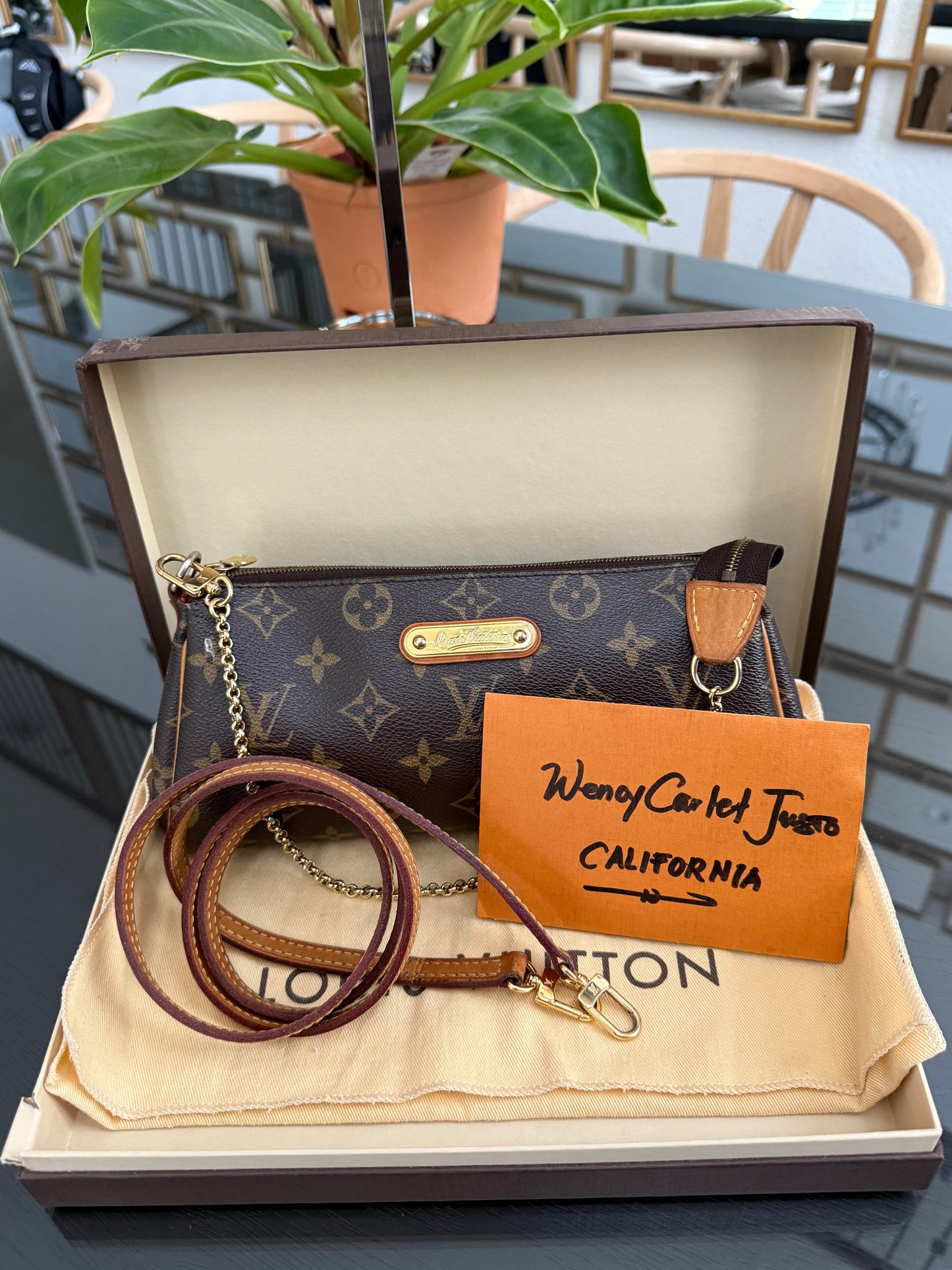 Eva Clutch with Original Strap,Box and Dustbag🗓️ Year: 2009