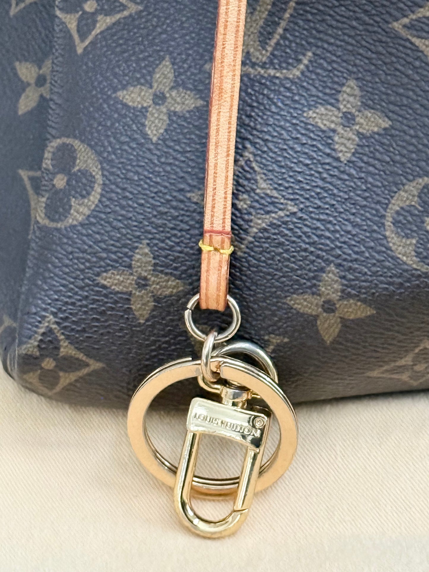 Artsy MM with Dustbag and Insert Organizer - ๐
Year: 2010