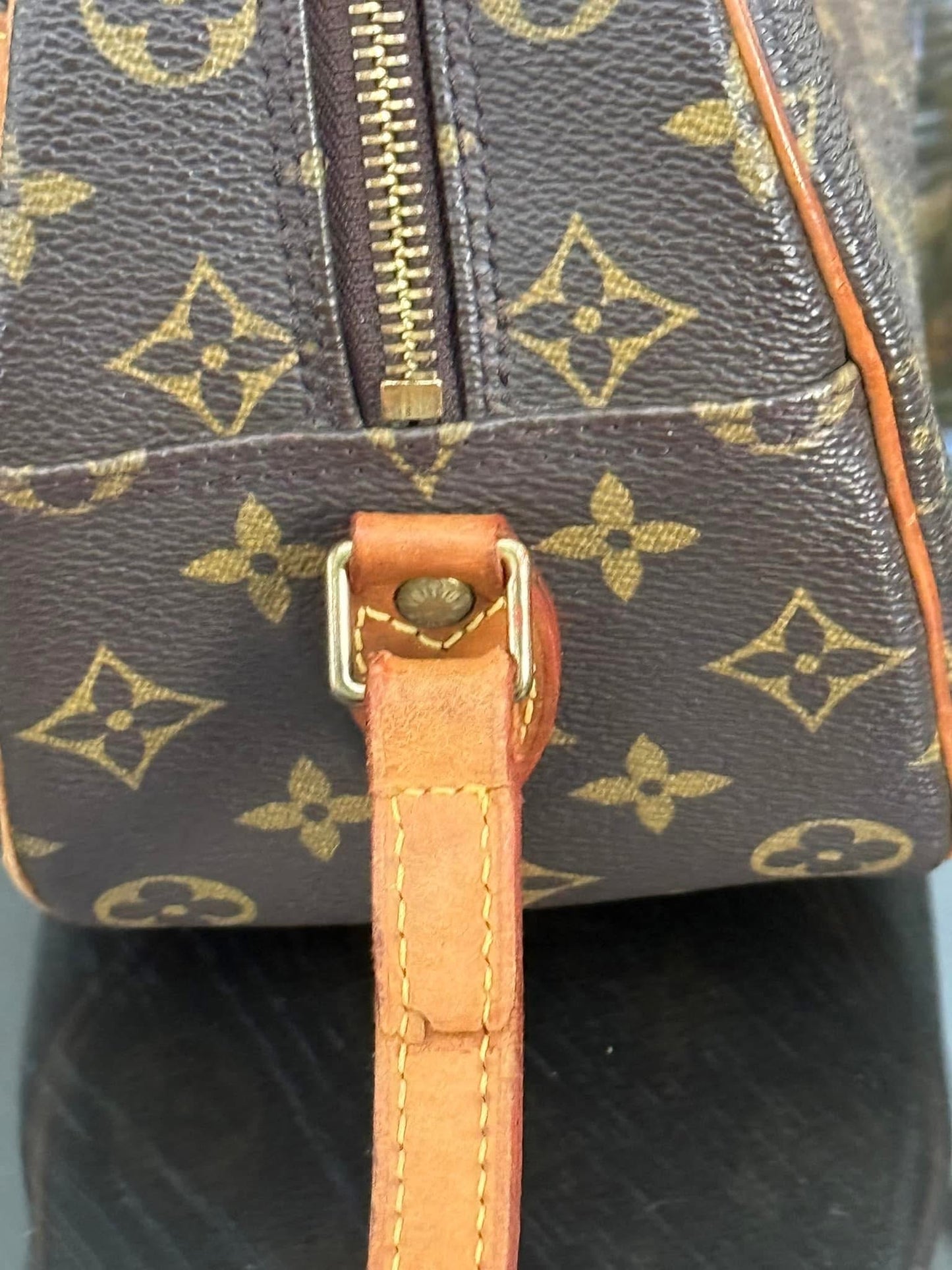 Blois Crossbody -๐๏ธ Year: 1999