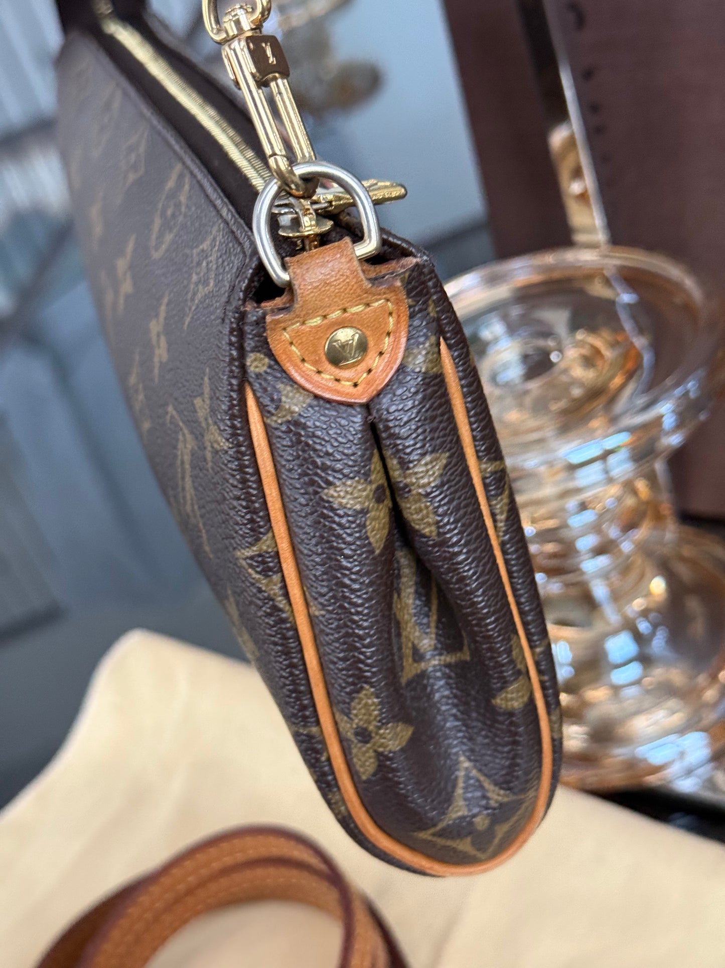 Eva Clutch with Original Strap,Box and Dustbag🗓️ Year: 2009
