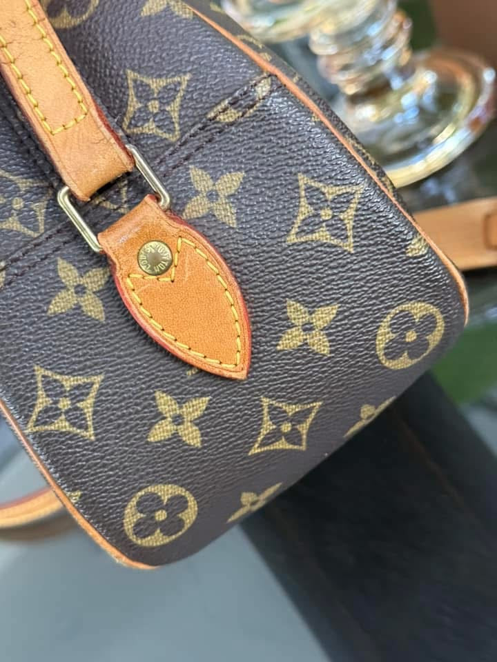 Blois Crossbody -๐๏ธ Year: 1999