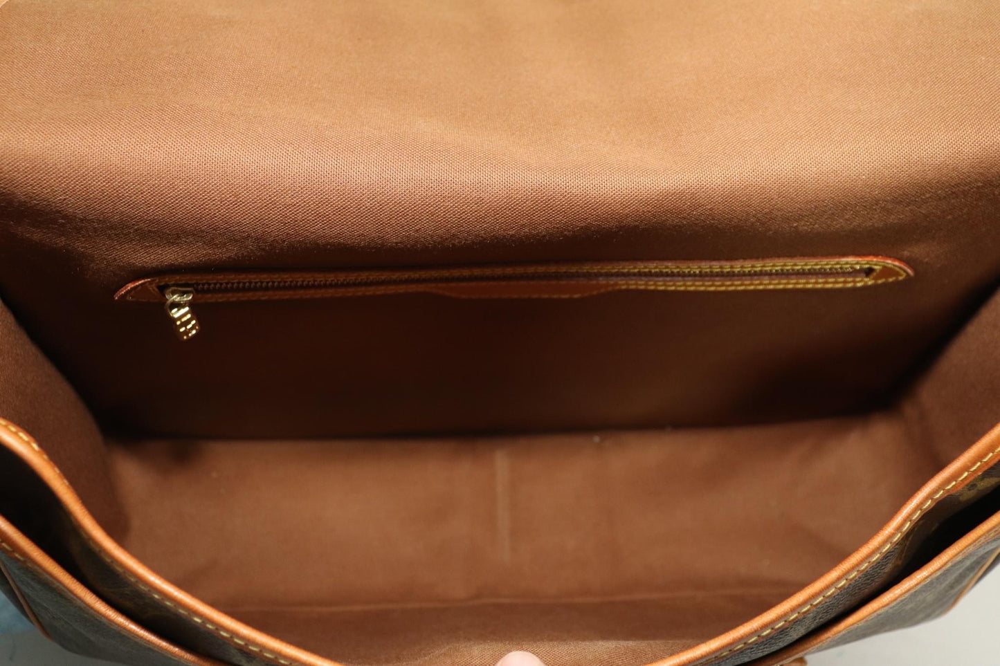 Gibeciere GM Crossbody - π
Year: 1997