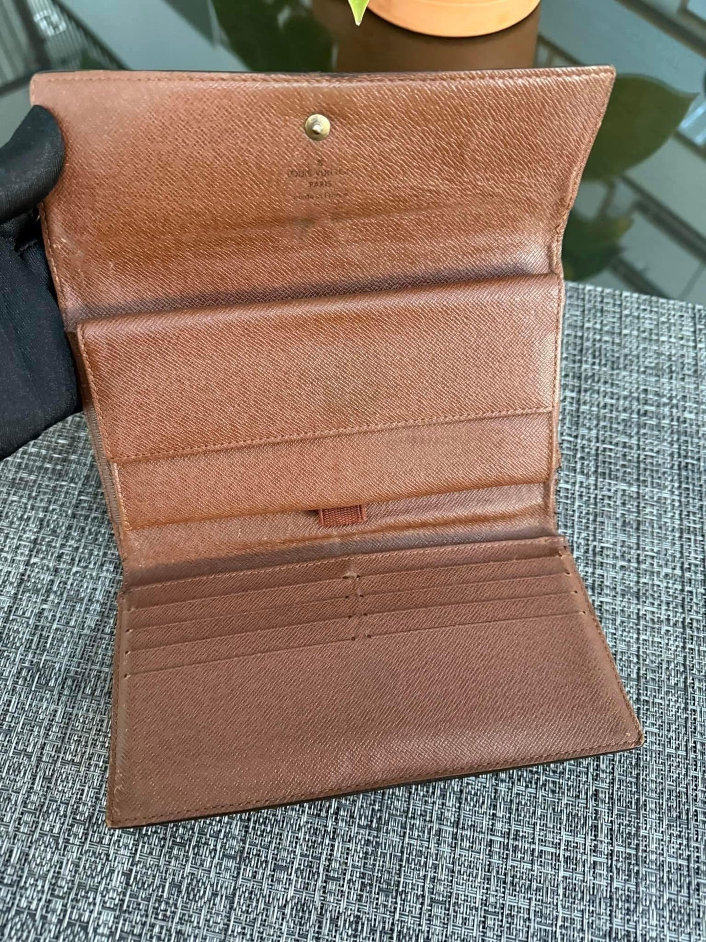 International Wallet with 8 Cardholders ๐๏ธ Year: 2008