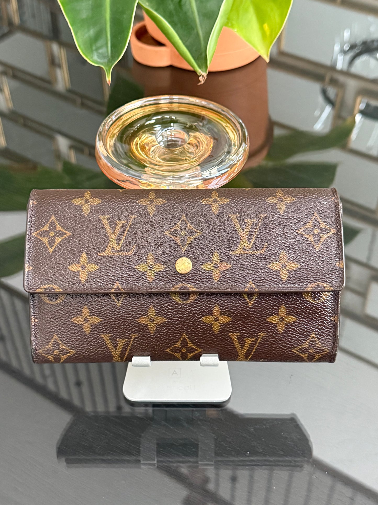 International Wallet in Monogram 🗓️ Year: 2001