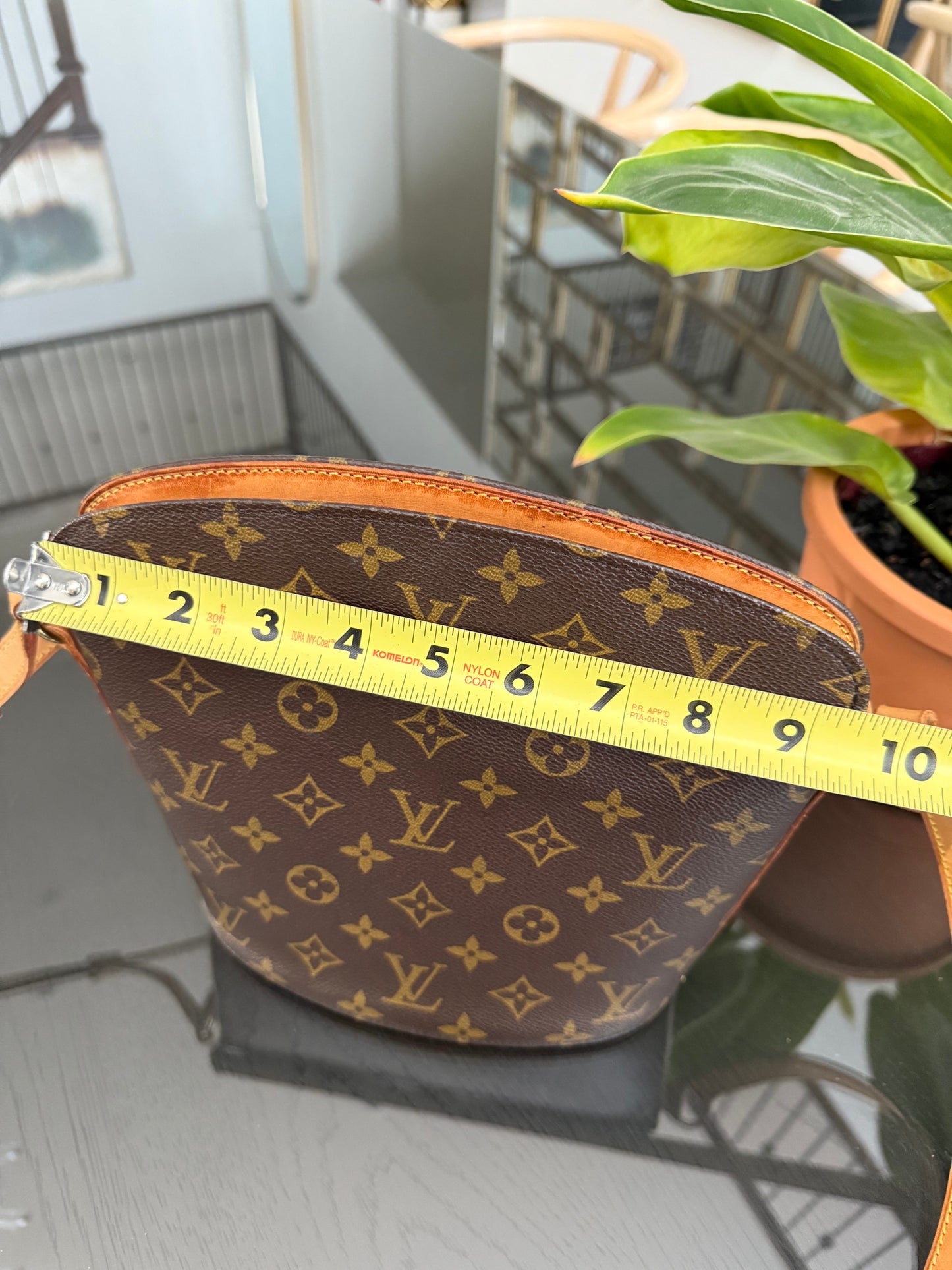 Drouot Crossbody -π
Year: 1997
