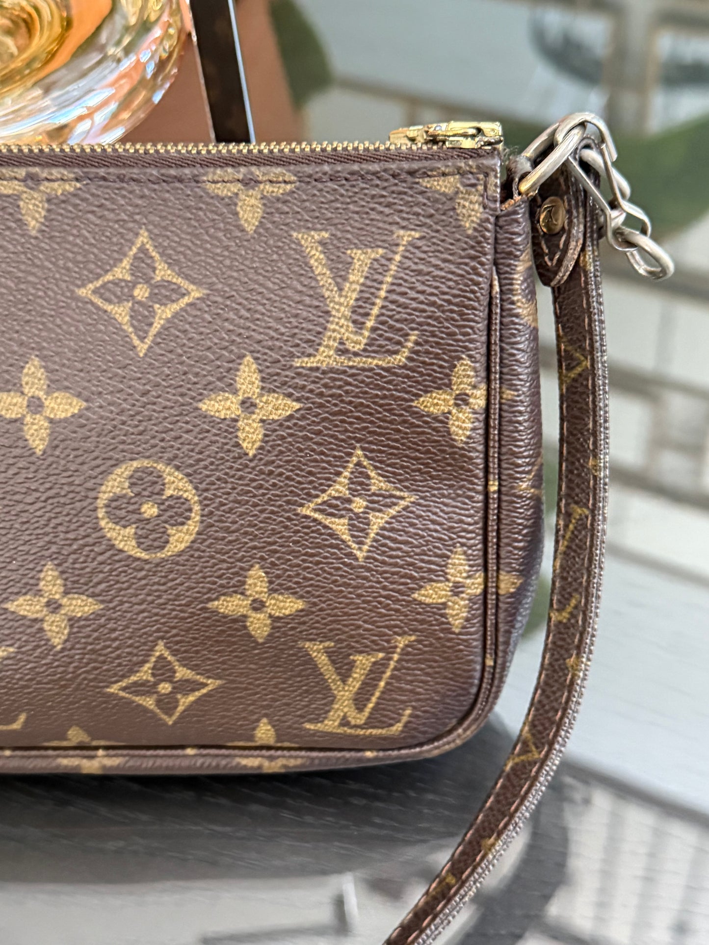 Pochette Accessories with Vintage Crossbody Strap - ๐
Year: 1999