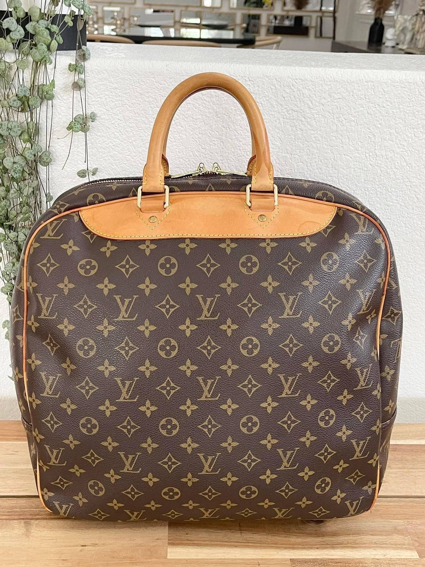 Evasion MM in Monogram - π
Year: 1999