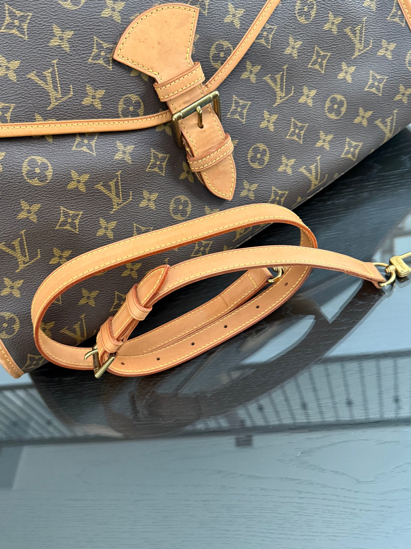 Beverly GM Satchel Crossbody - 📅 Year: 1991