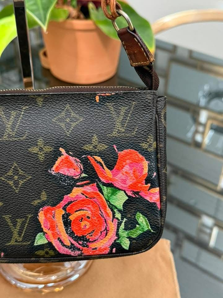 Monogram Roses Pochette Accessories with Dustbag and Paper bag ๐
Year: 2008
