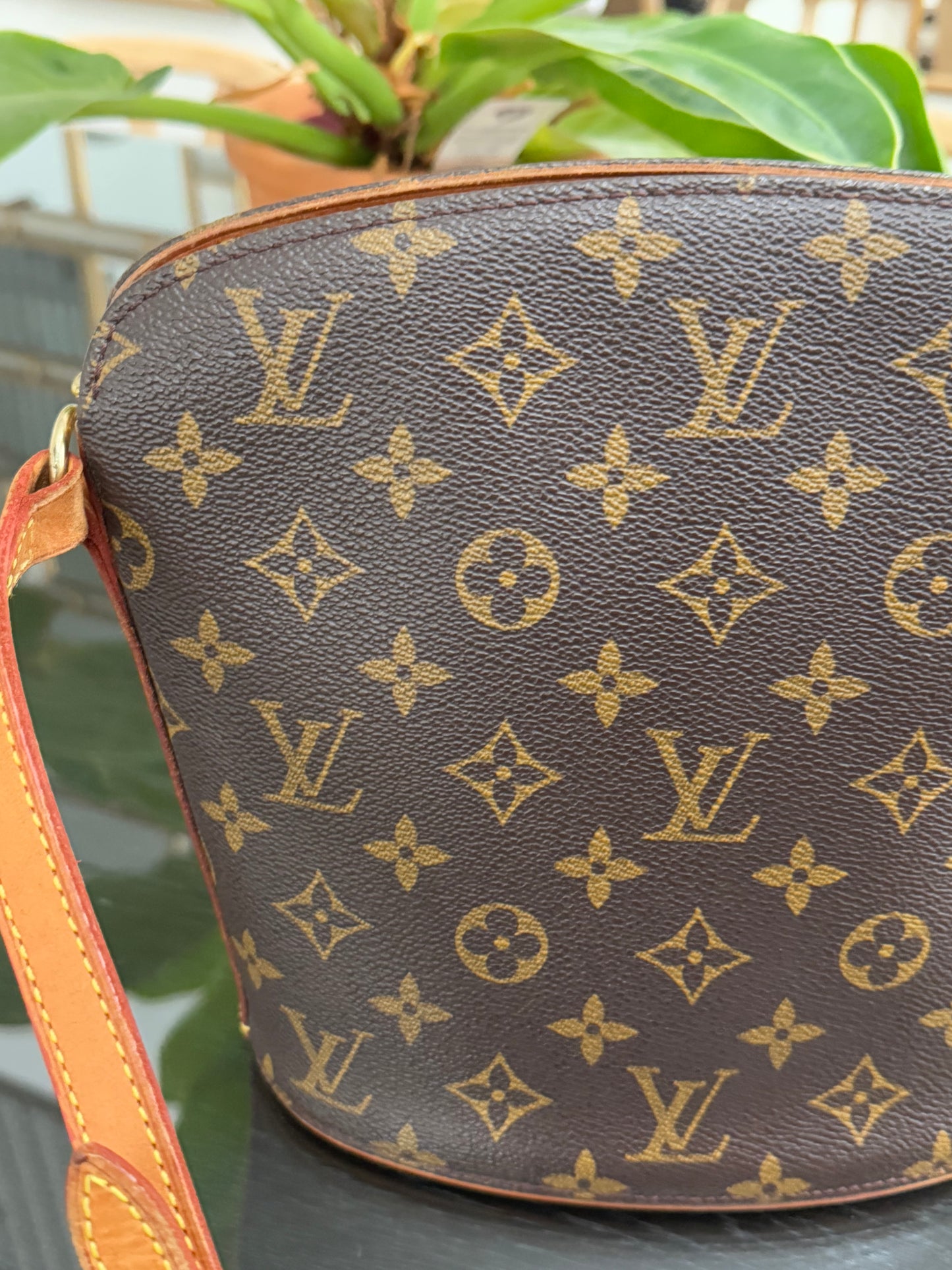 Drouot Crossbody -
π
Year: 2001