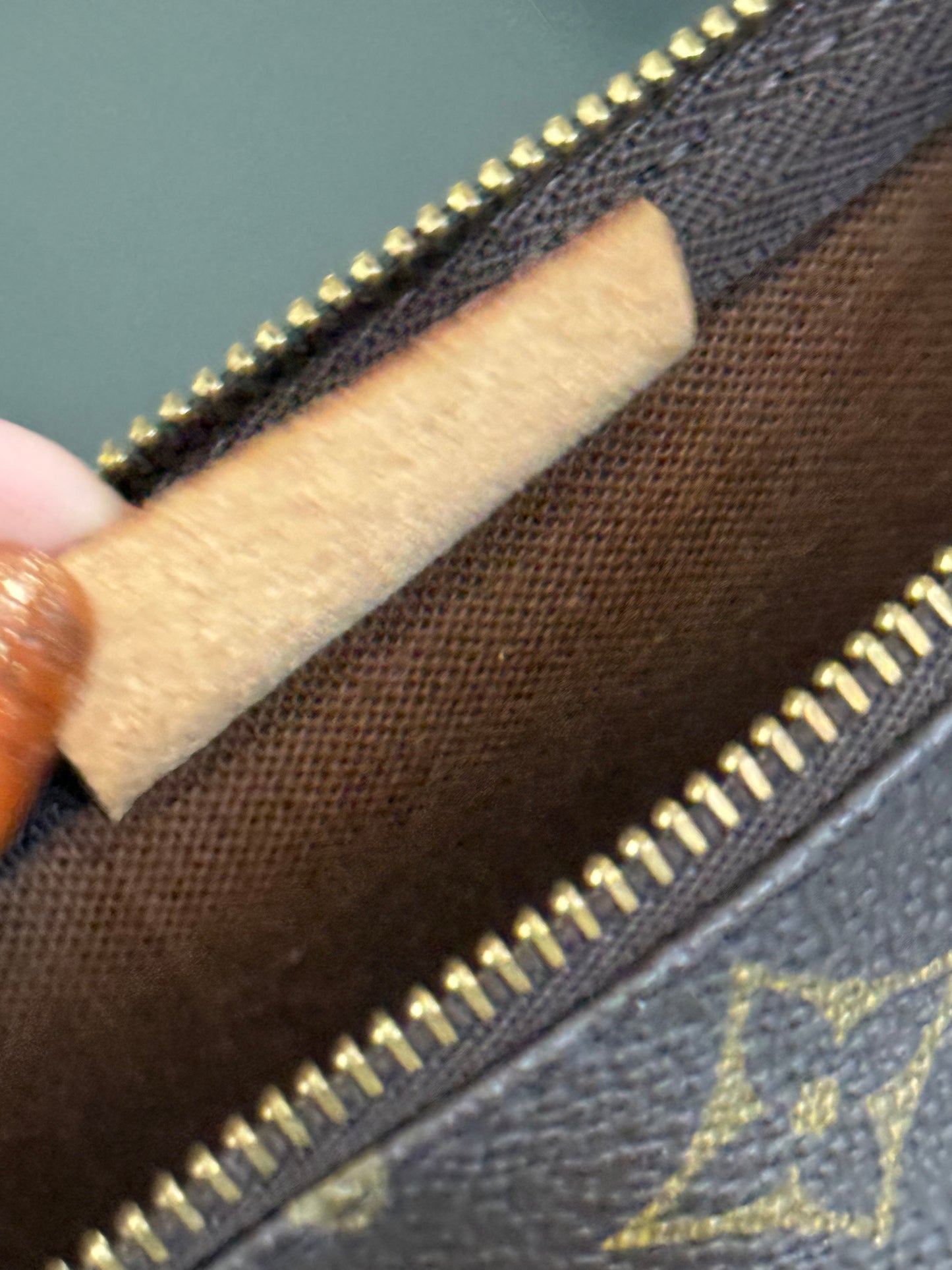 Sac Shopping Pouch with Generic Gold Strap