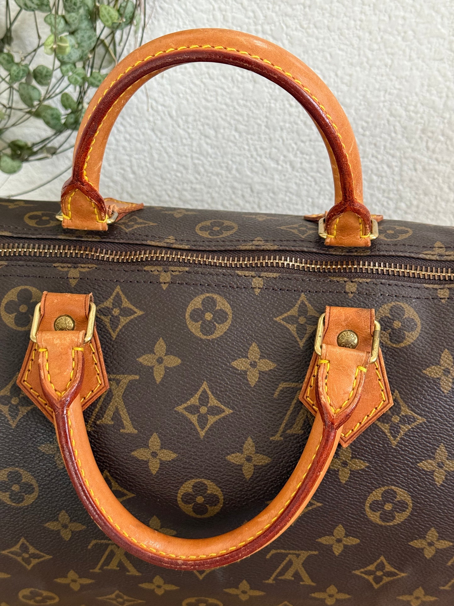 Speedy 30 with π Lock & Key - π
Year: 1989