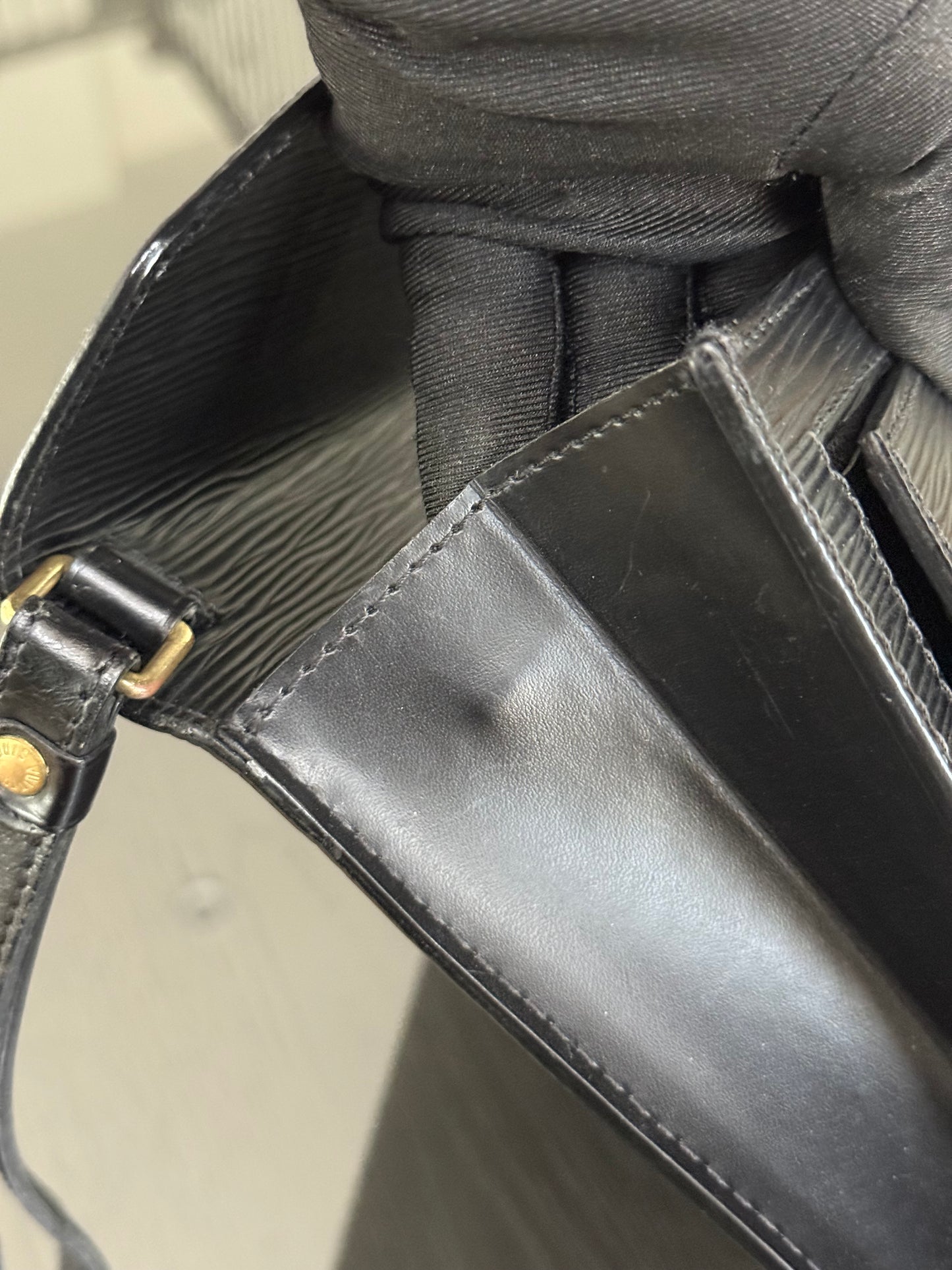 Epi Black Sellier Dragonne Clutch with π Key and Dustbag -ποΈ Year: 2005