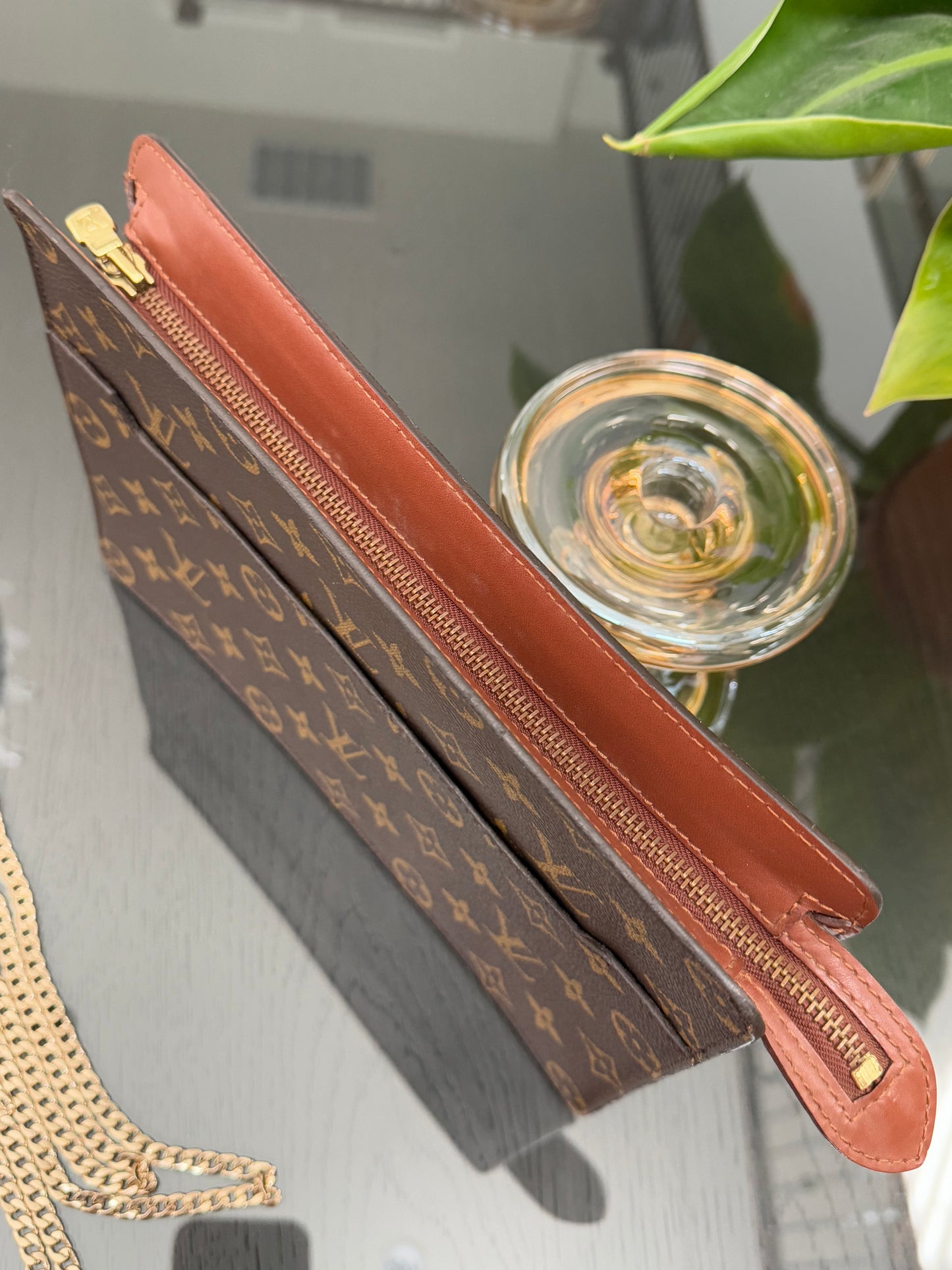 Pochette Homme with Generic Crossbody -🗓️ Year: 1995