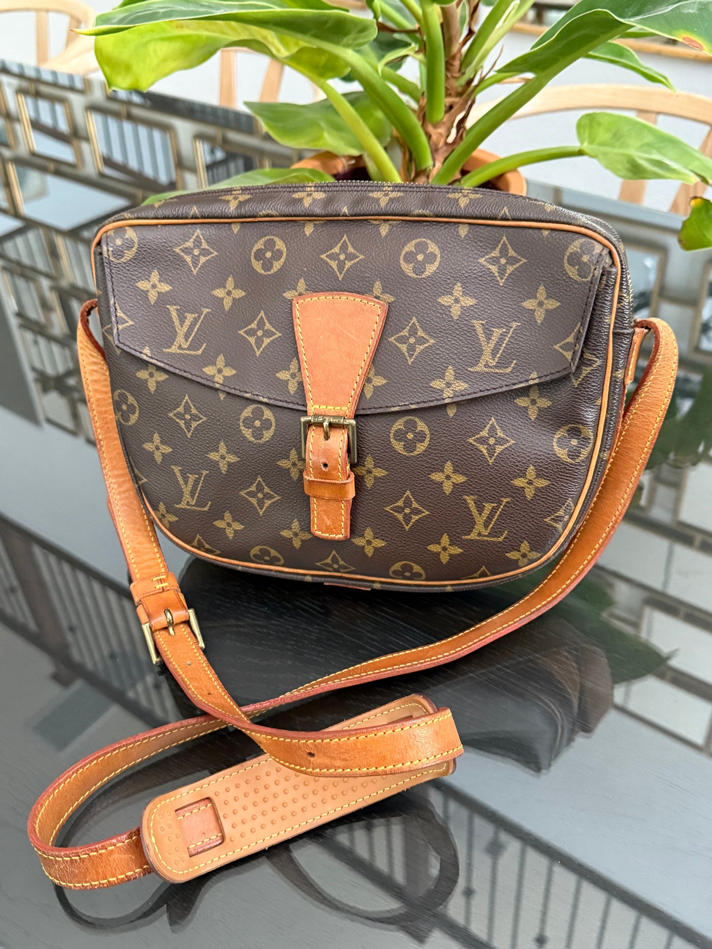 Jeaunefille GM Crossbody 🗓️ Year: 1990