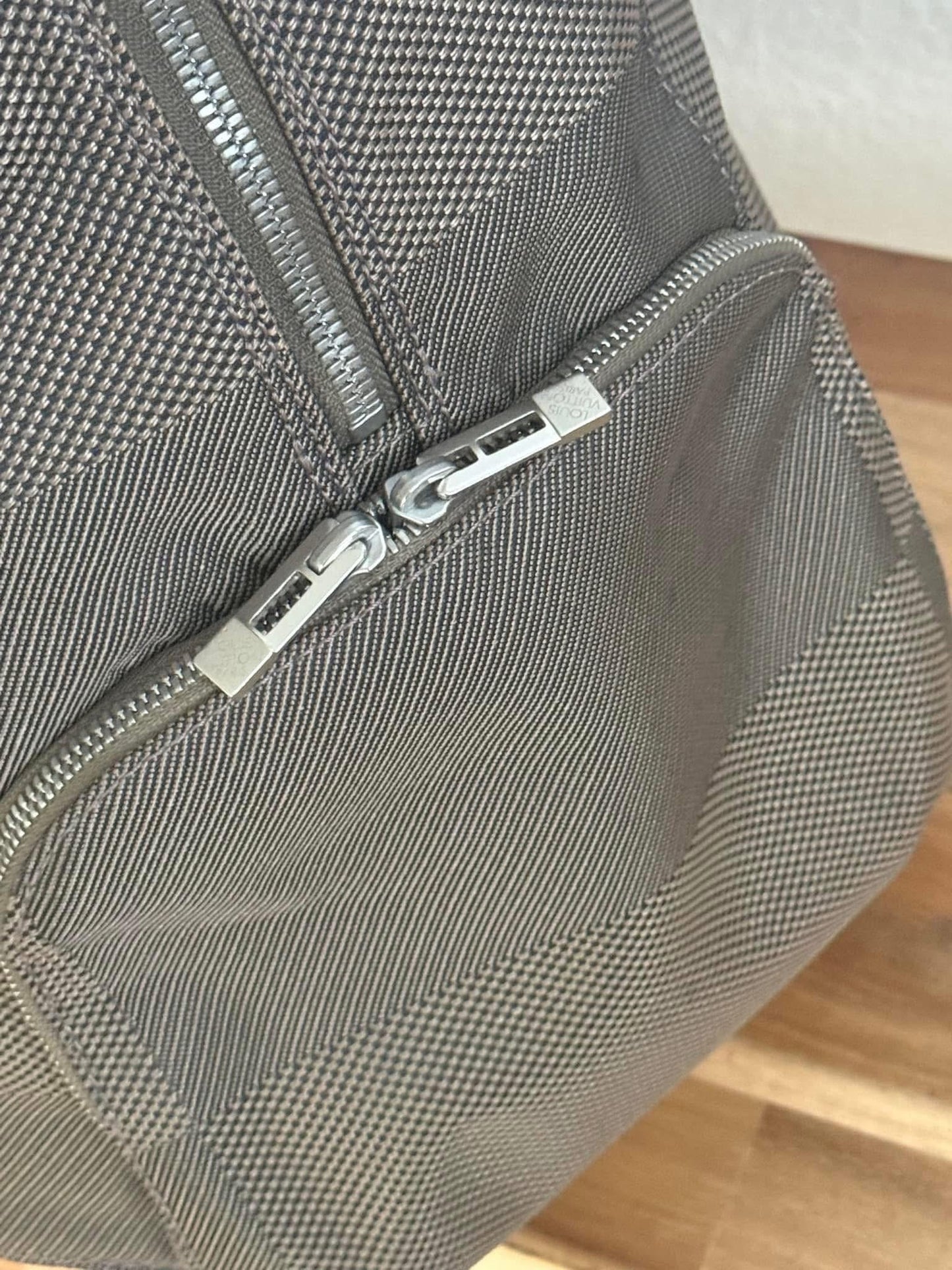 Damier Geant Aventeur Sport/Travel Bag -Year: 2004