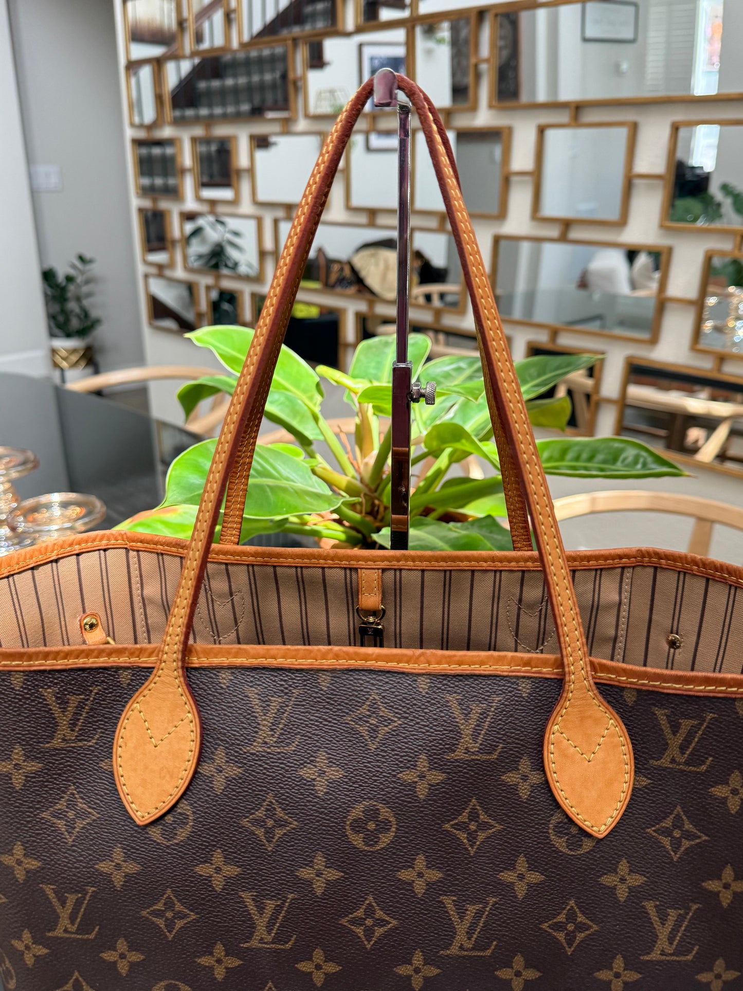 Neverfull MM with Dustbag ๐
Year: 2016