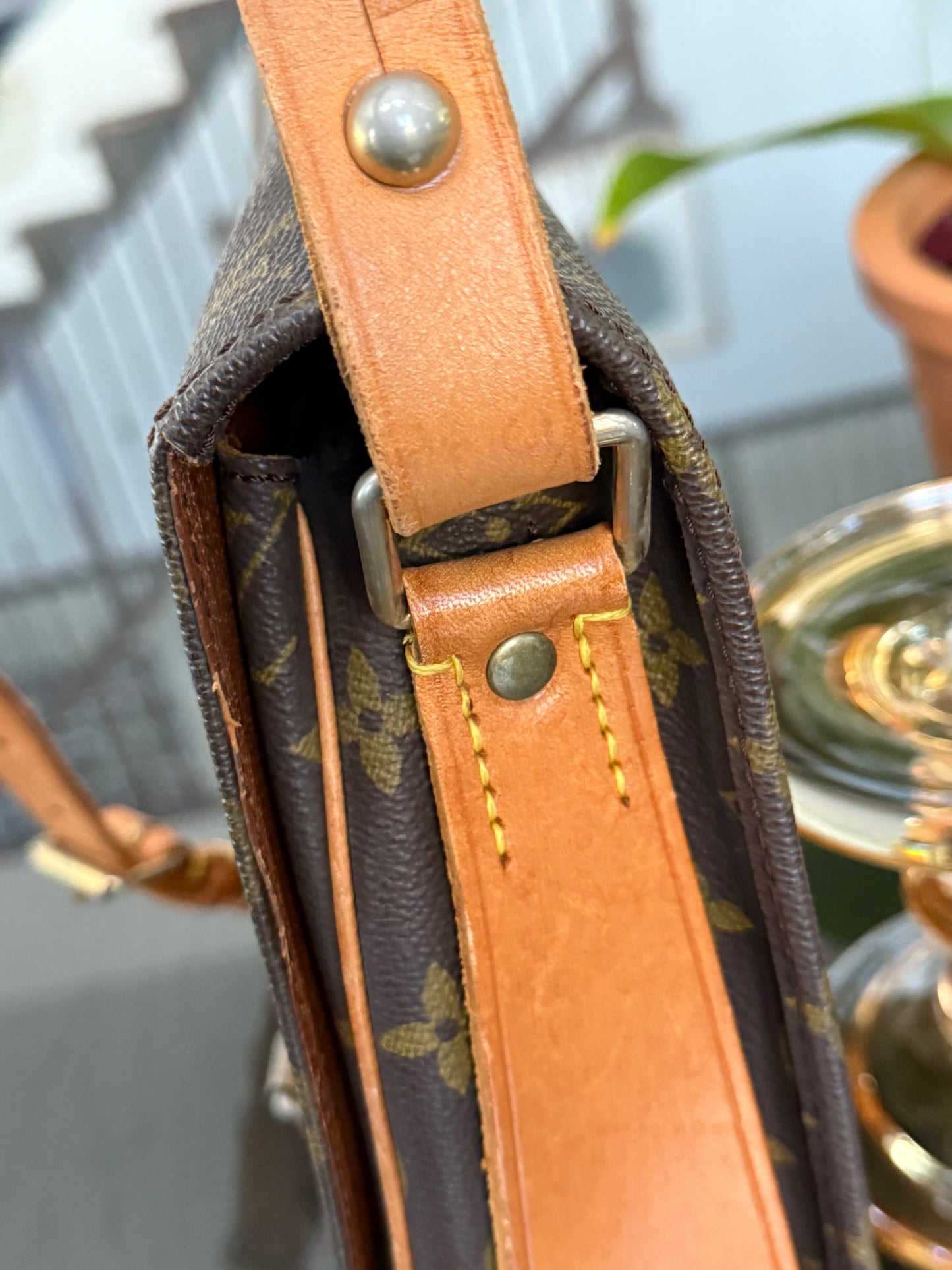 Cartouchiere GM Crossbody -🗓️ Year: 1982