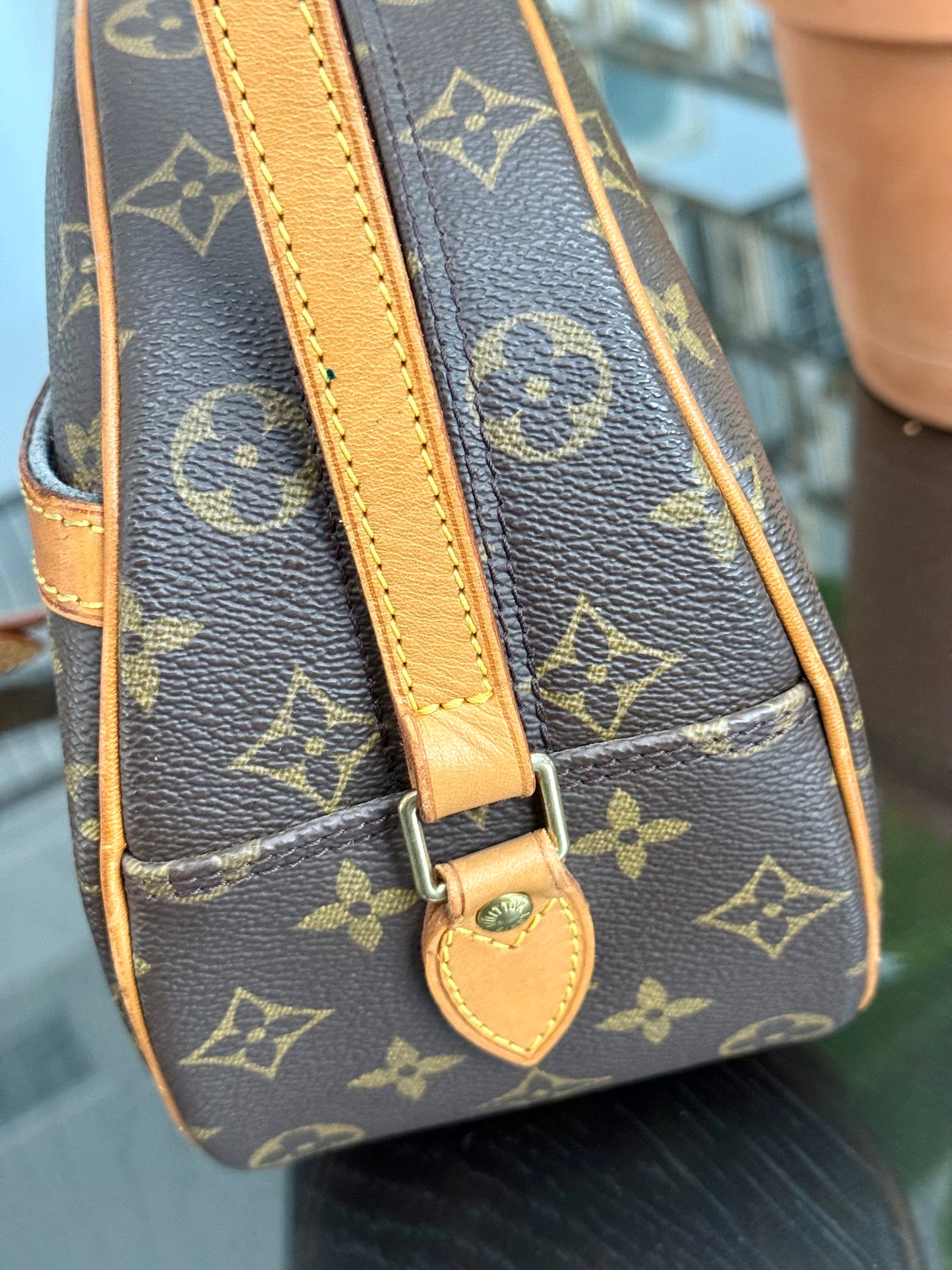 Blois Crossbody -🗓️ Year: 2000