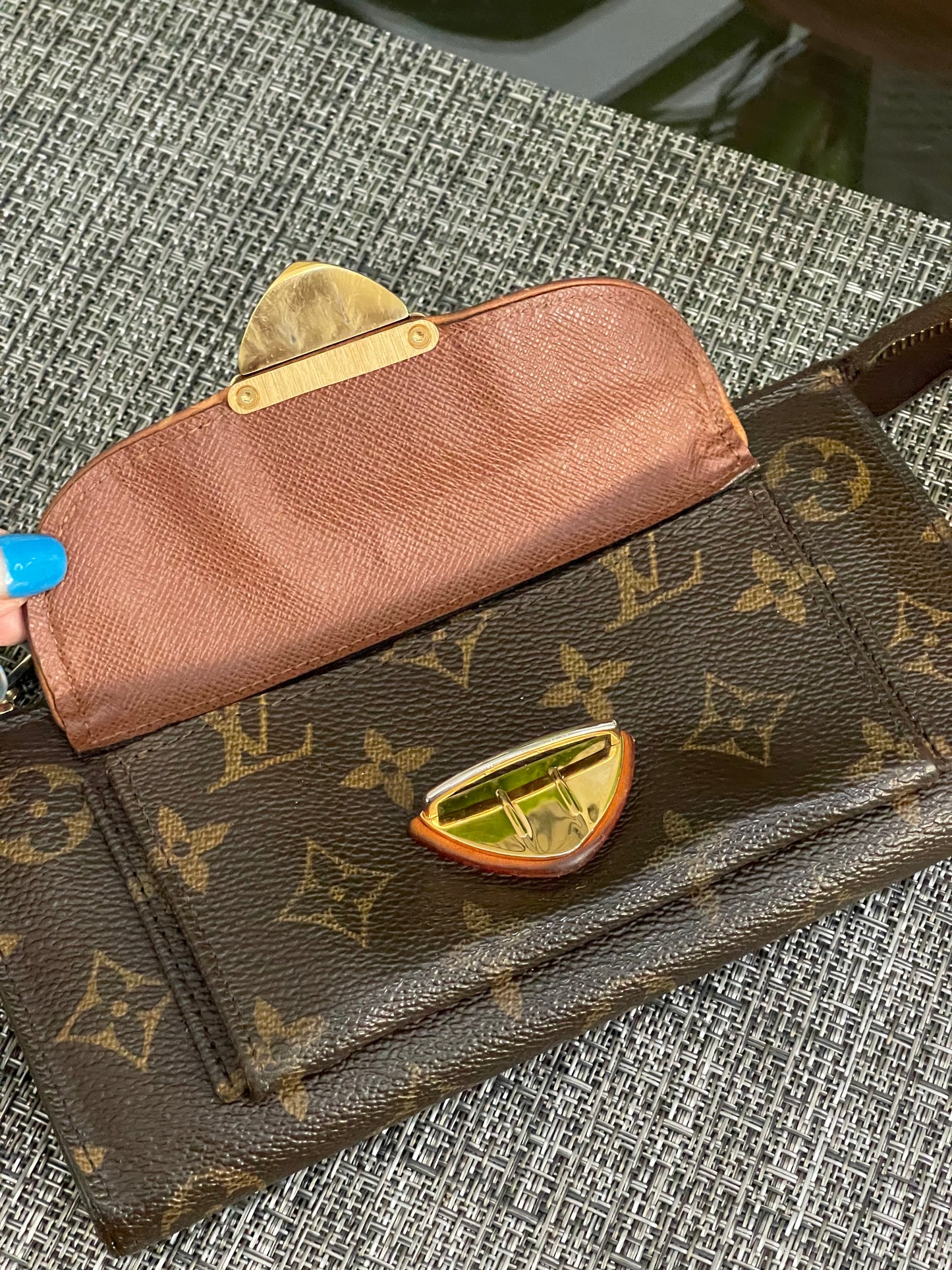Monogram Astrid Wallet w/ generic wrist strap - ๐
Year: 2008