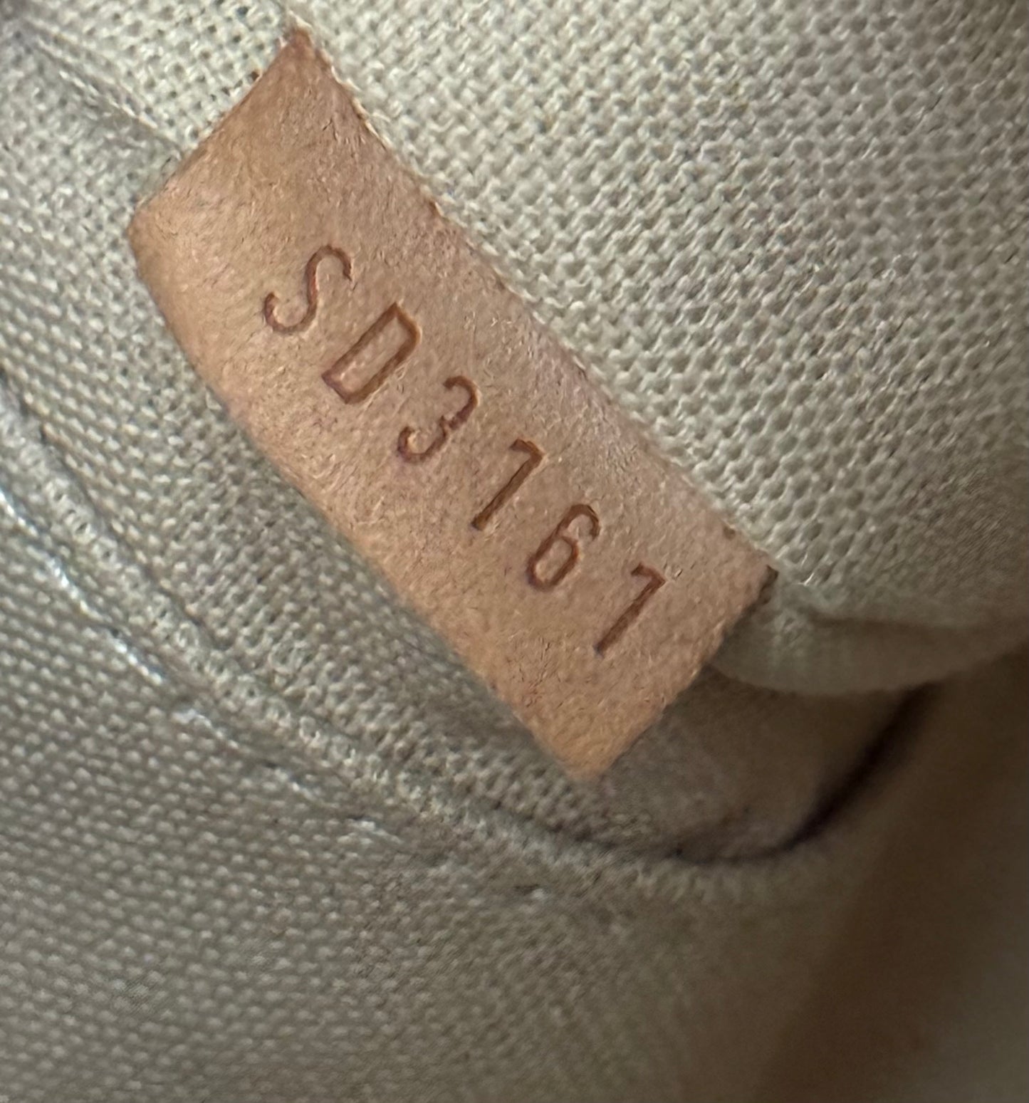 Siracusa PM Crossbody - ๐
Year: 2011
